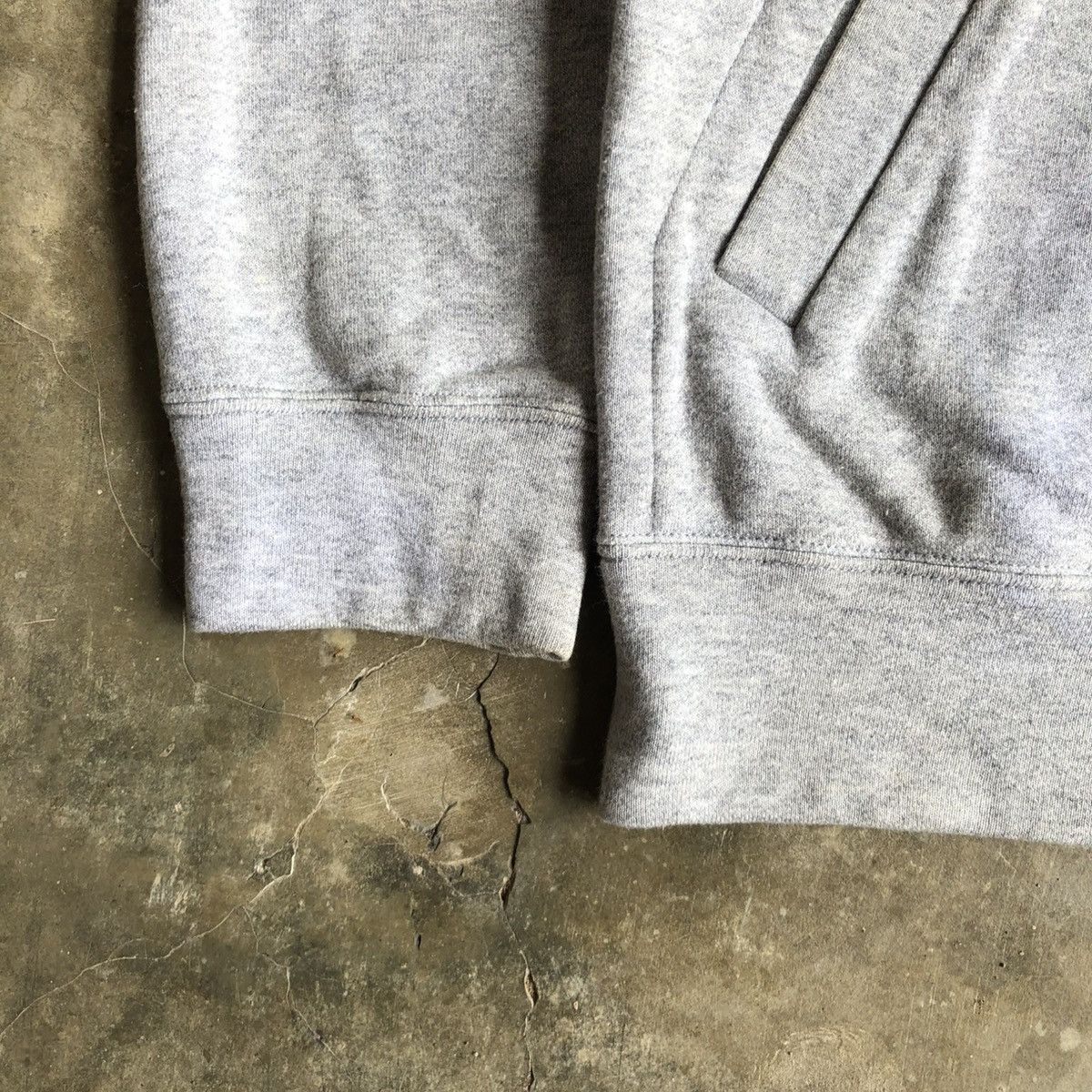 Comme des Garcons PLAY 🇯🇵AD 2017 Comme Des Garcons Play Small Hearts Ziphoodie Grey Size US L / EU 52-54 / 3 - 8 Thumbnail