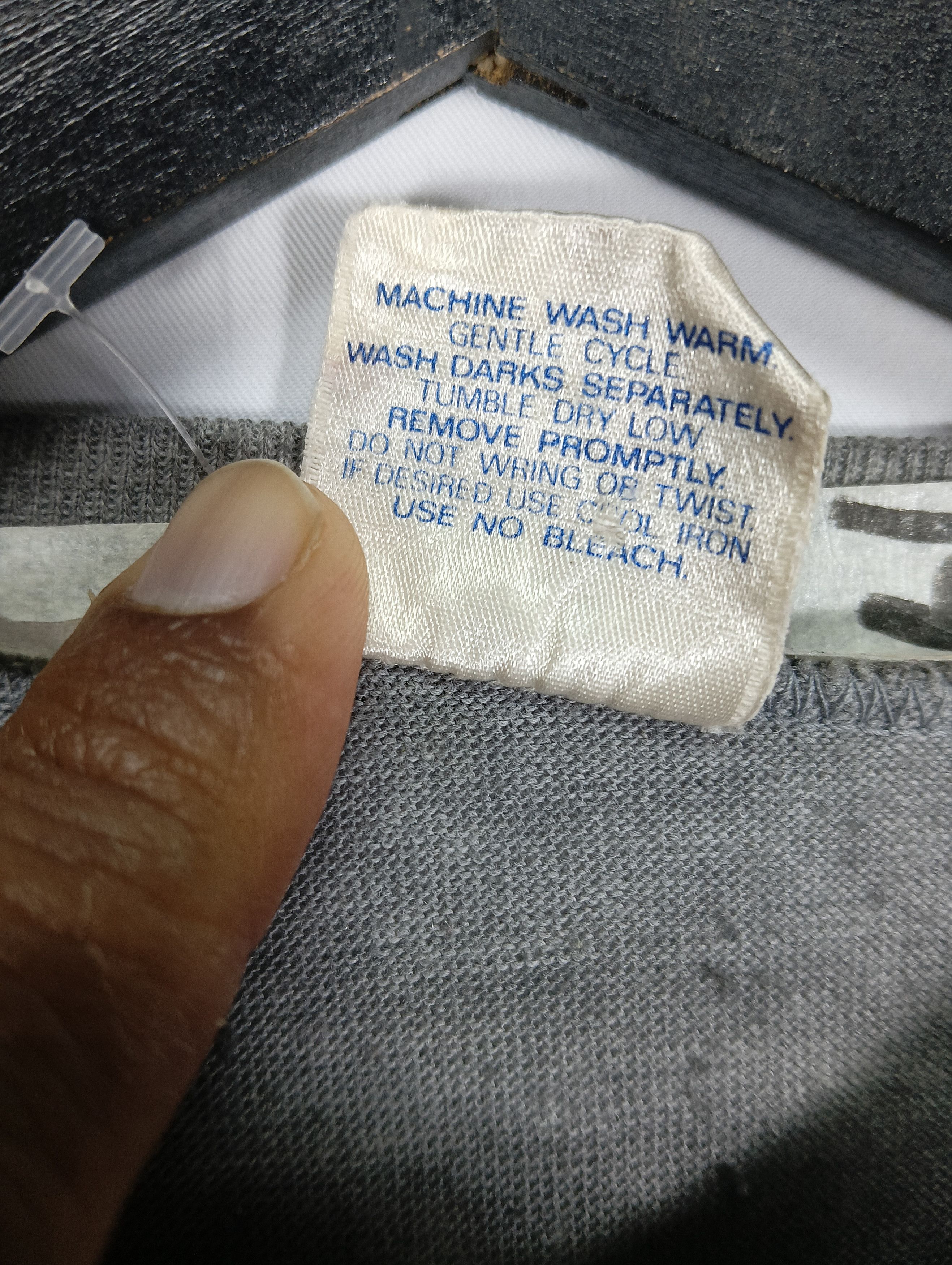 Vintage distressed tee v net maler Size US M / EU 48-50 / 2 - 4 Thumbnail