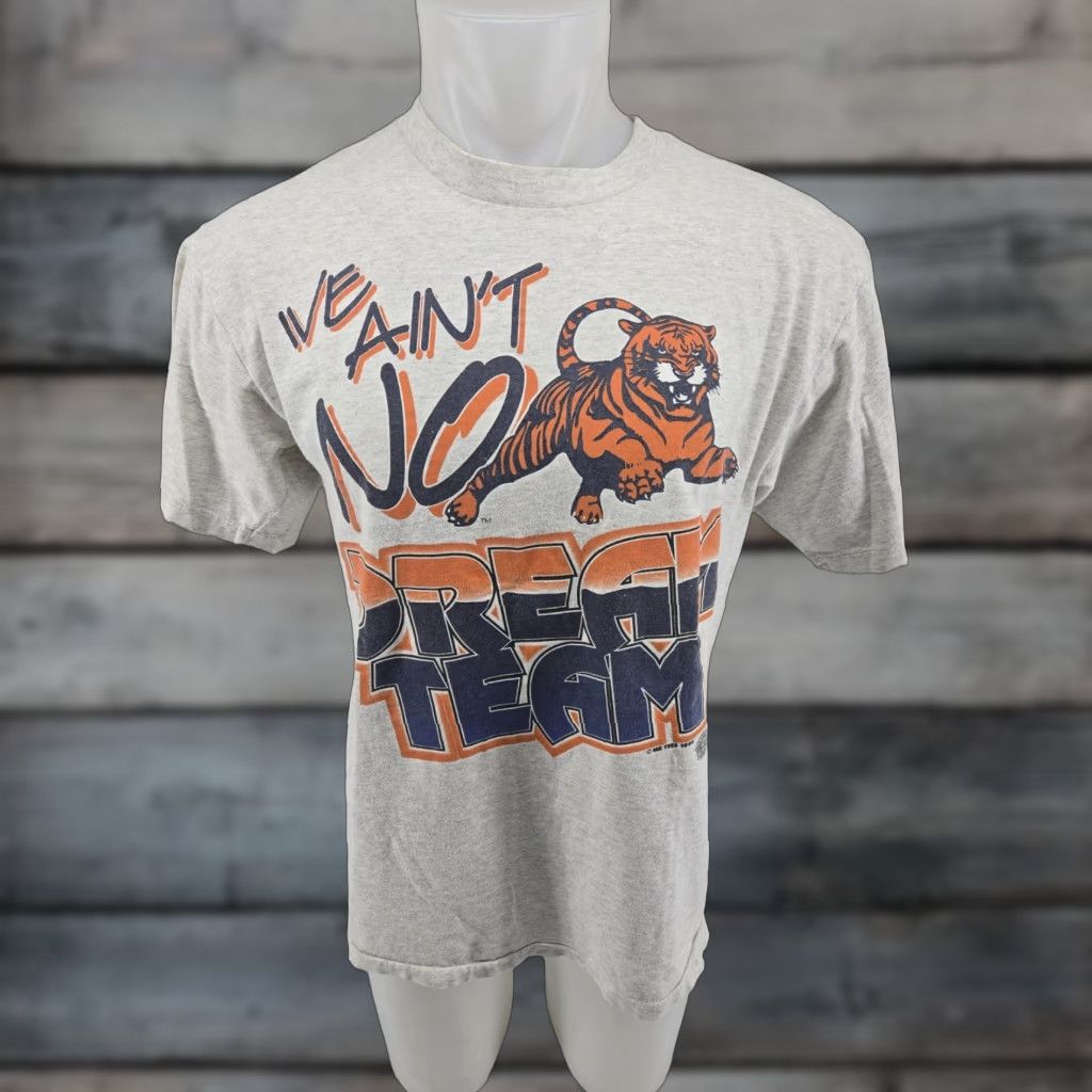 Vintage VINTAGE AGED MR Tees 1995 Auburn Football Tee Large Gray Cotton T-Shirt Men Short Sleeve Vintage Football 90s College DBL Sided Single-Stitch Size US L / EU 52-54 / 3 - 1 Thumbnail