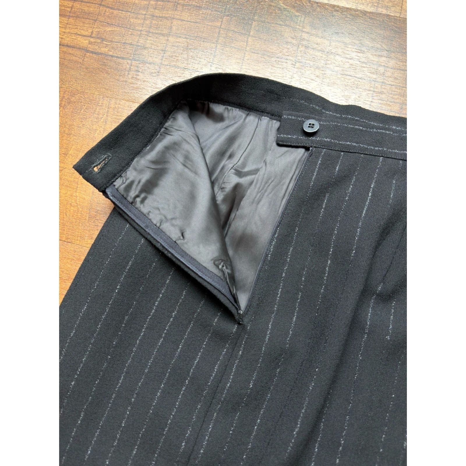 Armani VINTAGE Armani Collezioni Skirt Womens Size 12 Black Gray Striped Wool Skirt Size 34" / US 12 / IT 48 - 6 Thumbnail
