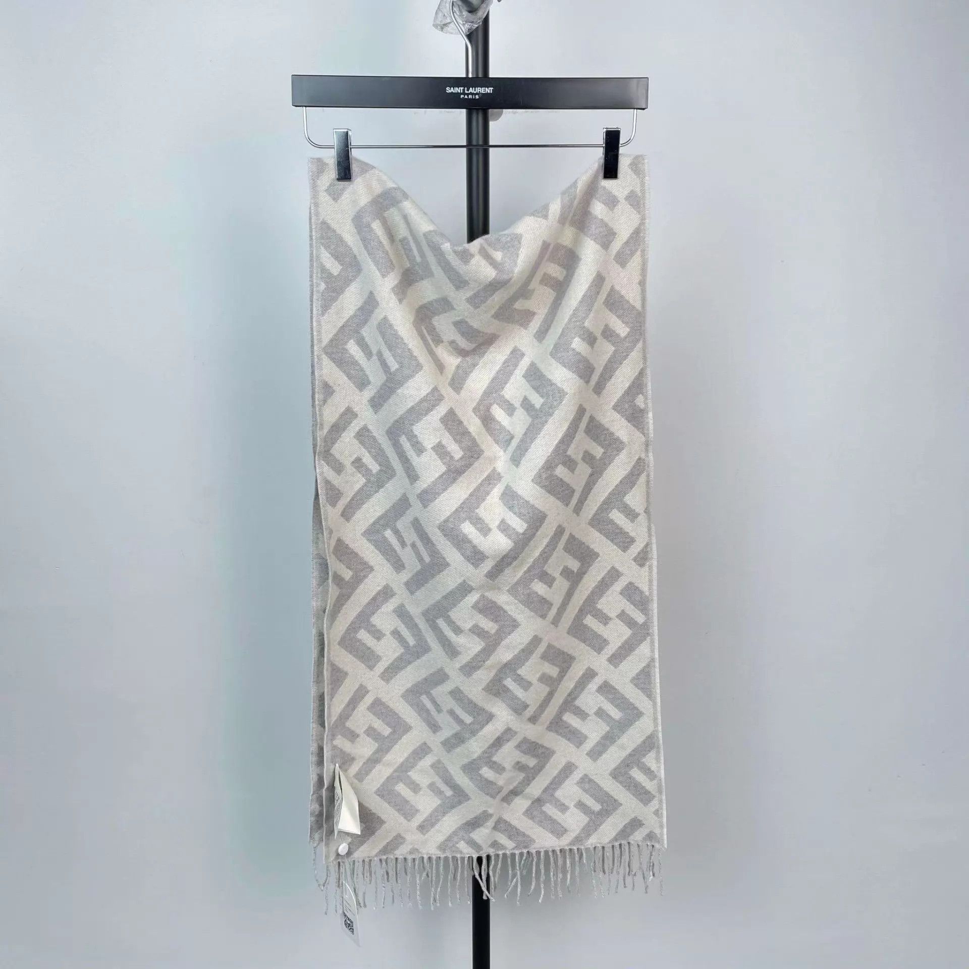 Fendi Fendi cashmere scarf 170x45cm Size ONE SIZE - 8 Thumbnail