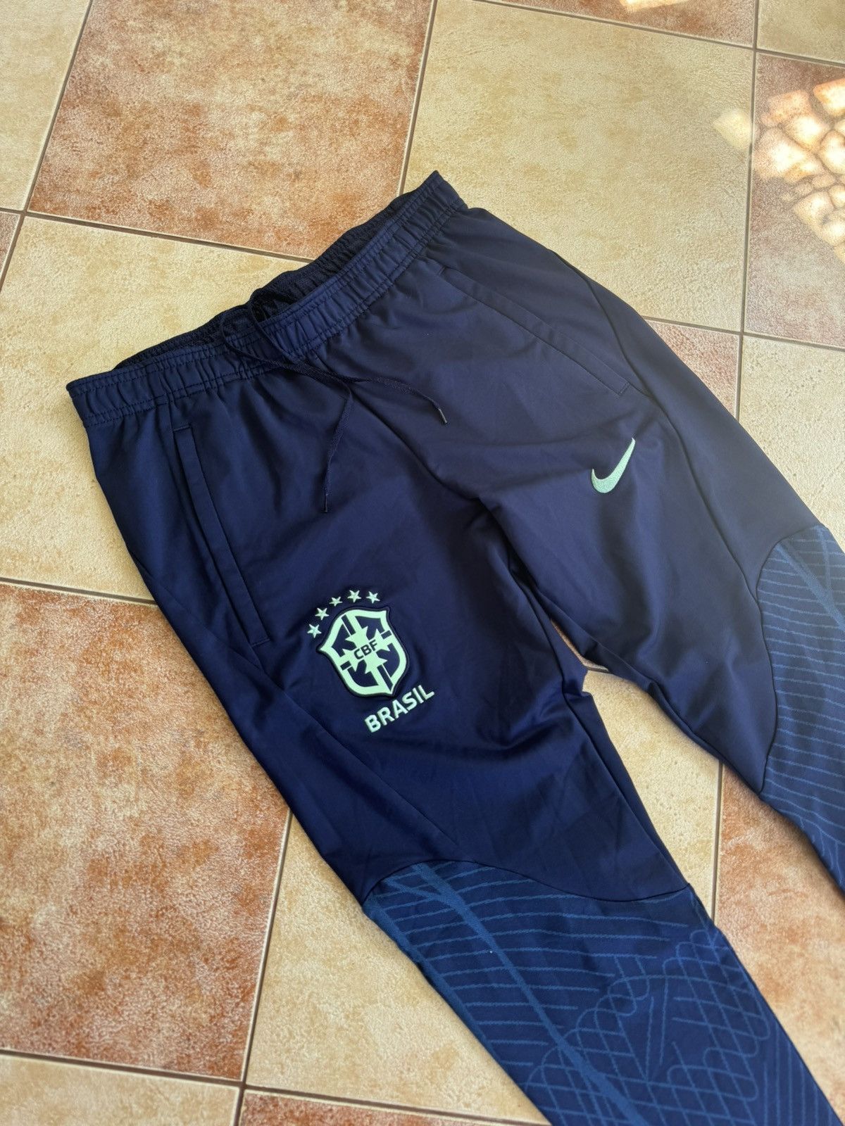 Nike Nike Brazil 2022-2023 Soccer Track Pants Football Jersey Kit Size US 30 / EU 46 - 4 Thumbnail