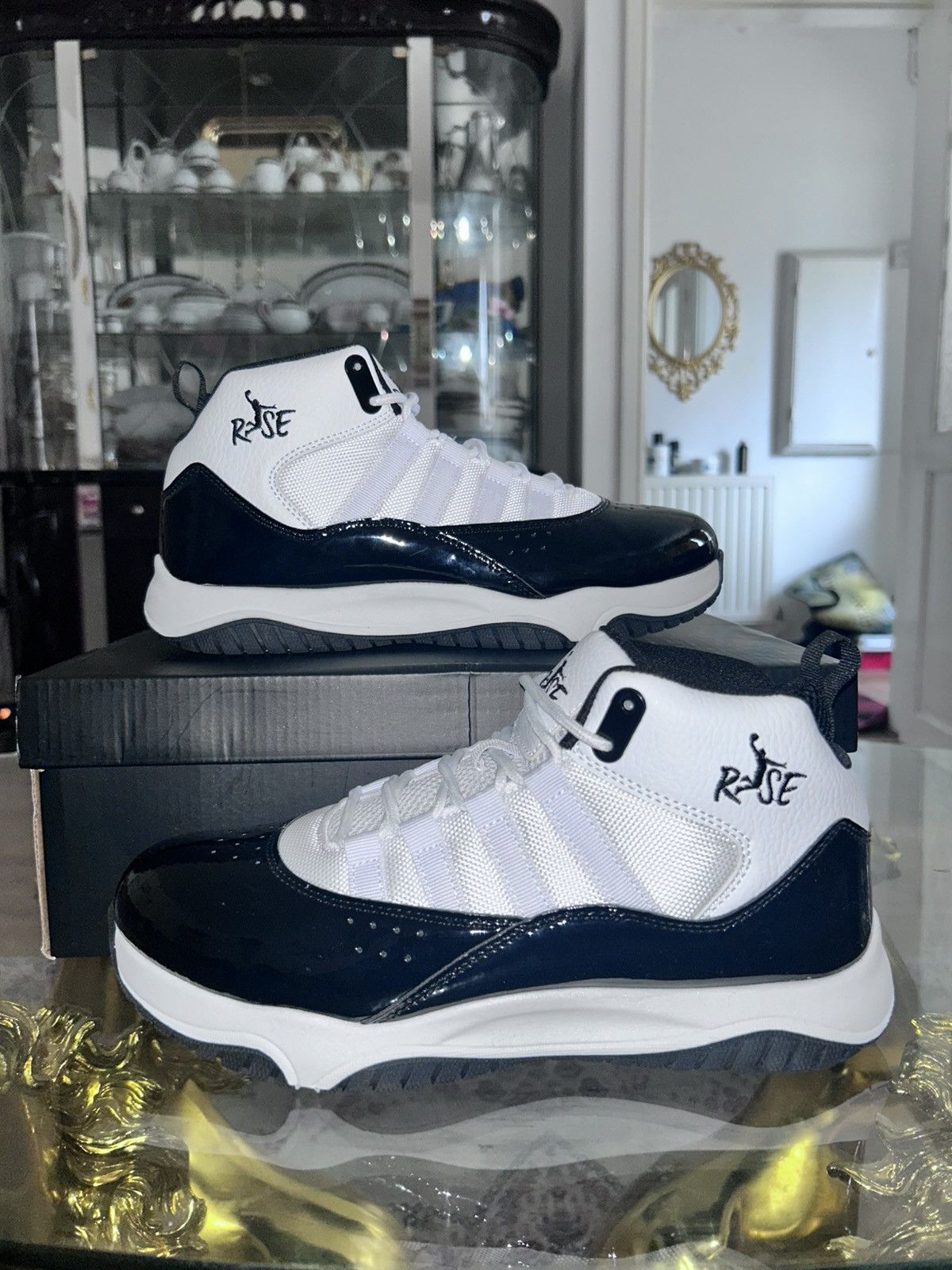 Other RISE Shuttle Basketball Trainers – White/Black Size US 7 / EU 40 - 1 Thumbnail