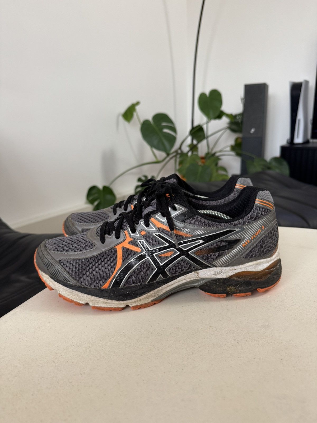 Asics Asics Vintage Low Sneakers Rare lOutdoor Y2k Hype Grey Size US 10 / EU 43 - 1 Thumbnail