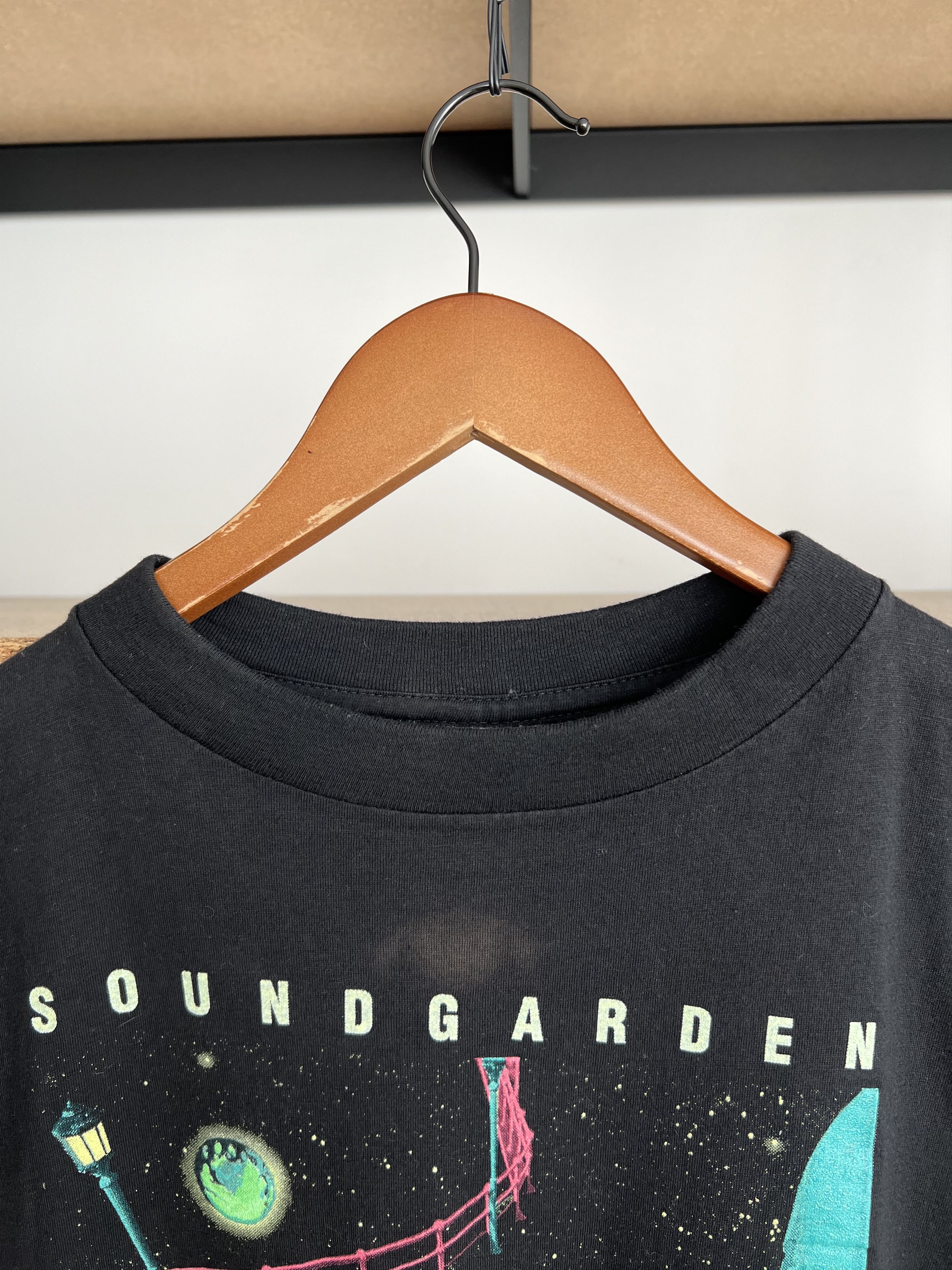 Band Tees Vintage 1994 Soundgarden Superunknown Tour Black T-shirt Size US XL / EU 56 / 4 - 12 Thumbnail