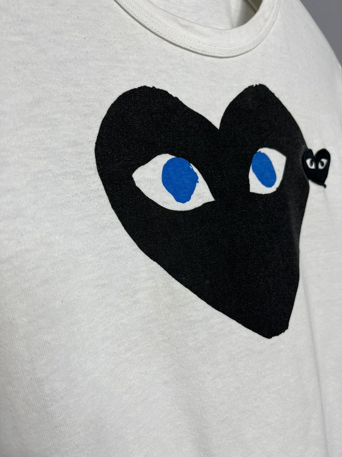Comme des Garcons COMME DES GARCONS CDG PLAY BLACK HEART WITH BLUE EYES TEE Size US XL / EU 56 / 4 - 2 Thumbnail