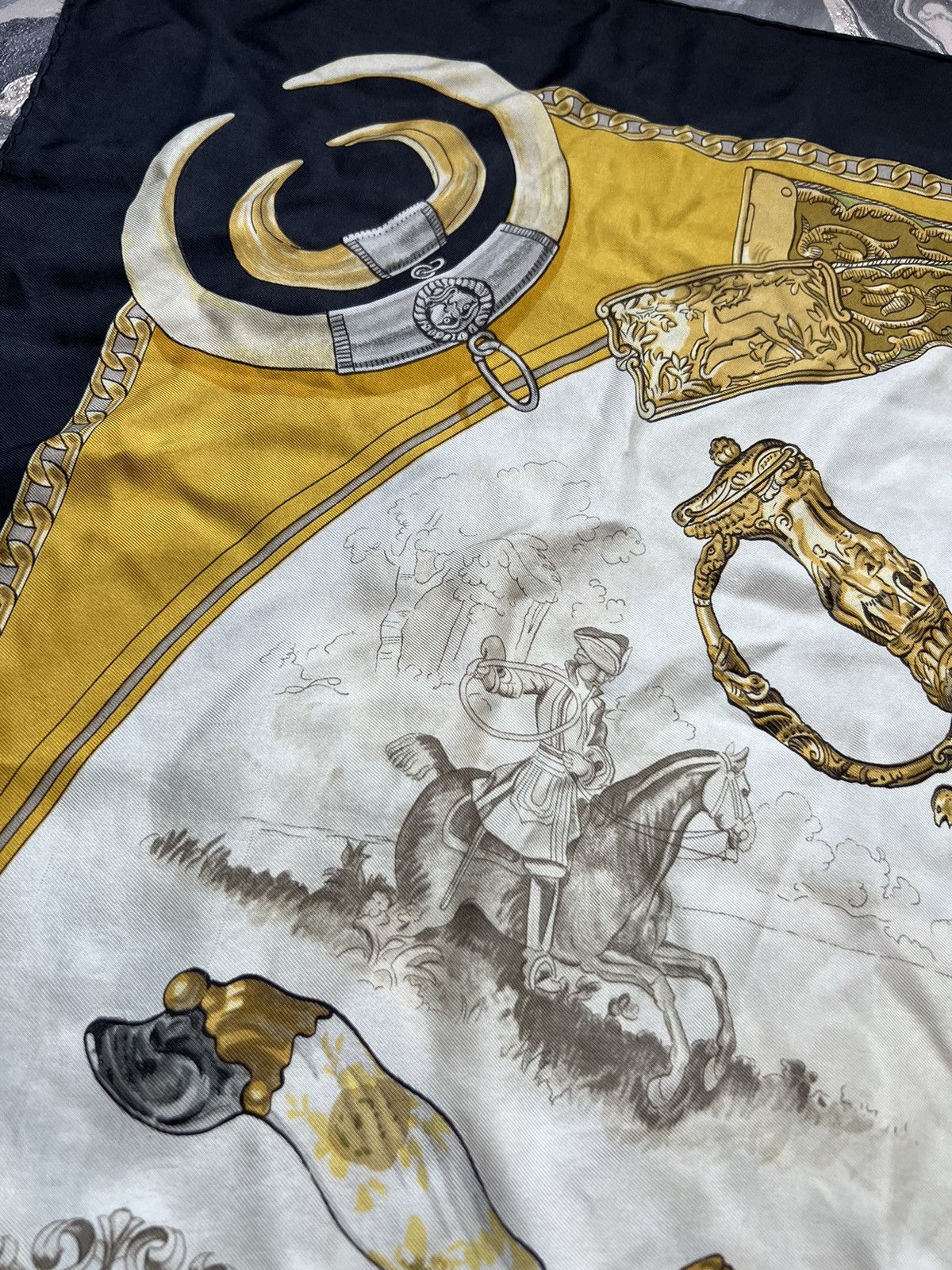 Hermes Rare Hermes Ledoux vintage Hunting weapon Silk Scarf Shawl Size ONE SIZE - 4 Thumbnail