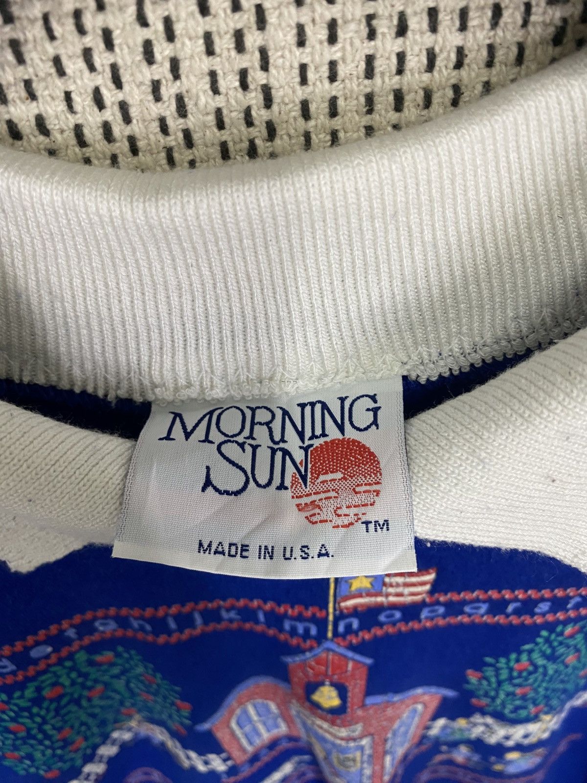 Vintage Vintage 90s morning sun sweatshirt crewneck pullover size L Size US L / EU 52-54 / 3 - 7 Thumbnail