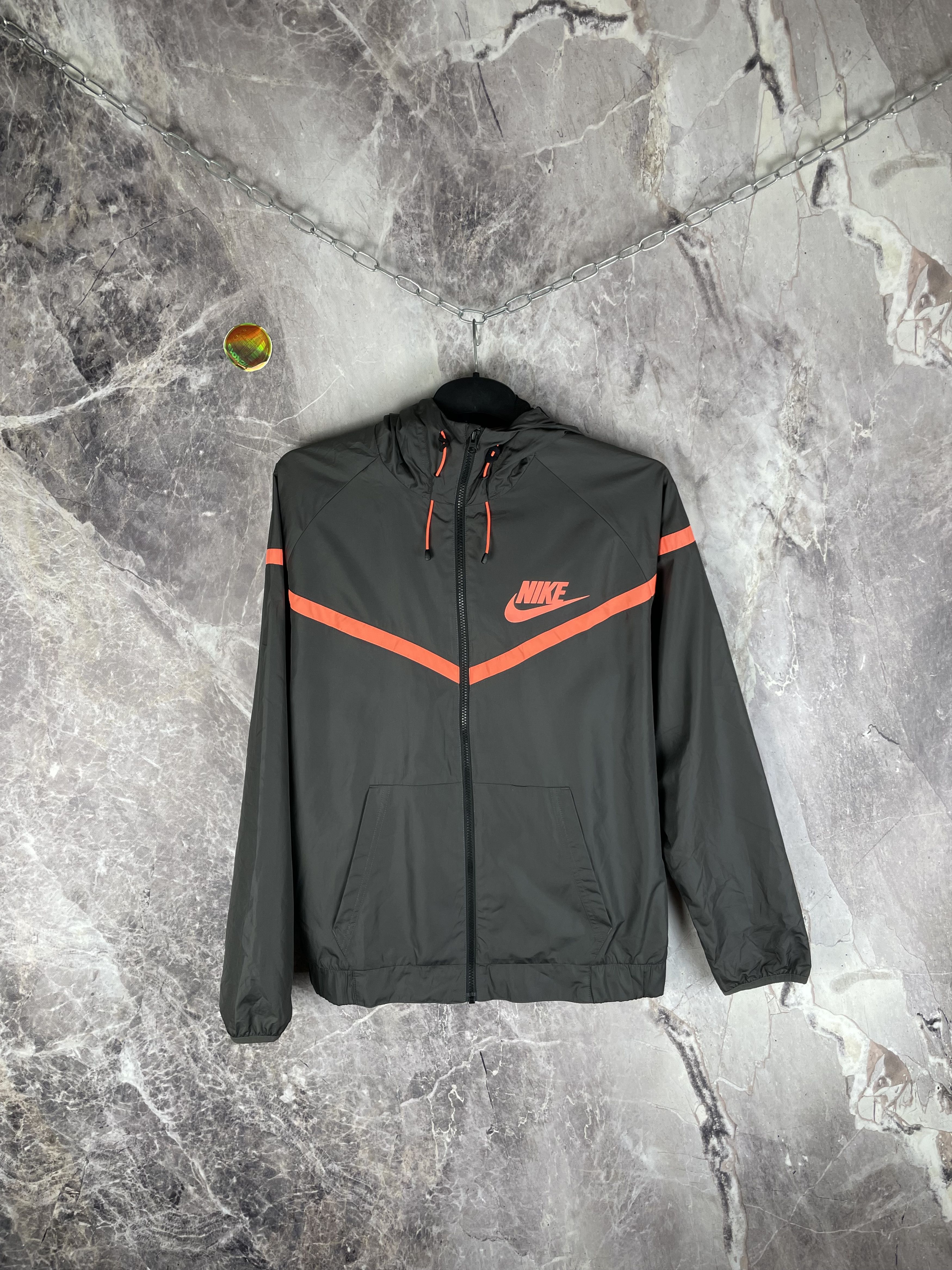 Nike Nike nylon track jacket Size US L / EU 52-54 / 3 - 1 Thumbnail