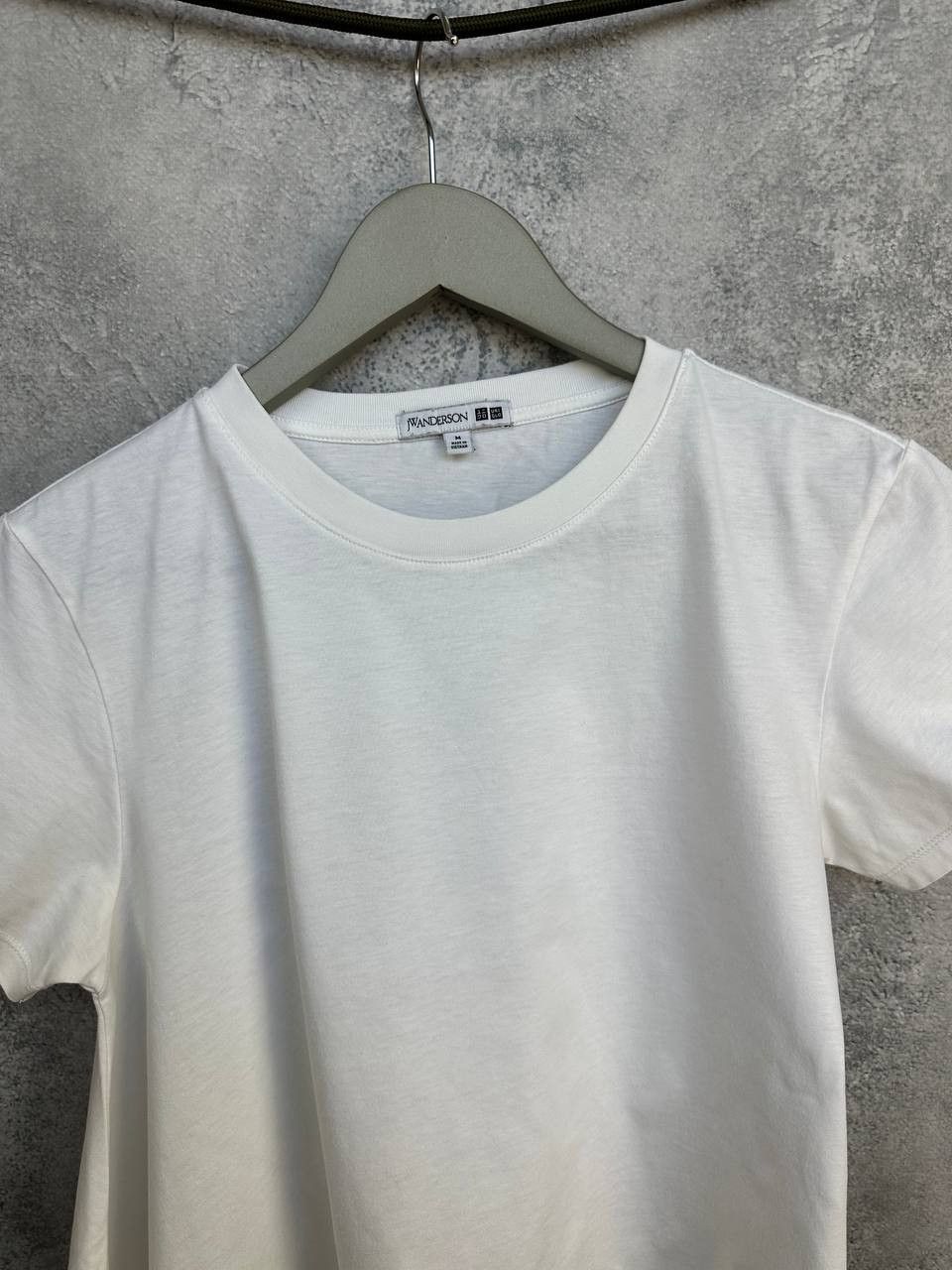 JW Anderson × Uniqlo JW Anderson x Uniqlo Asymmetric Hem Minimalist T-Shirt Size M / US 6-8 / IT 42-44 - 4 Thumbnail