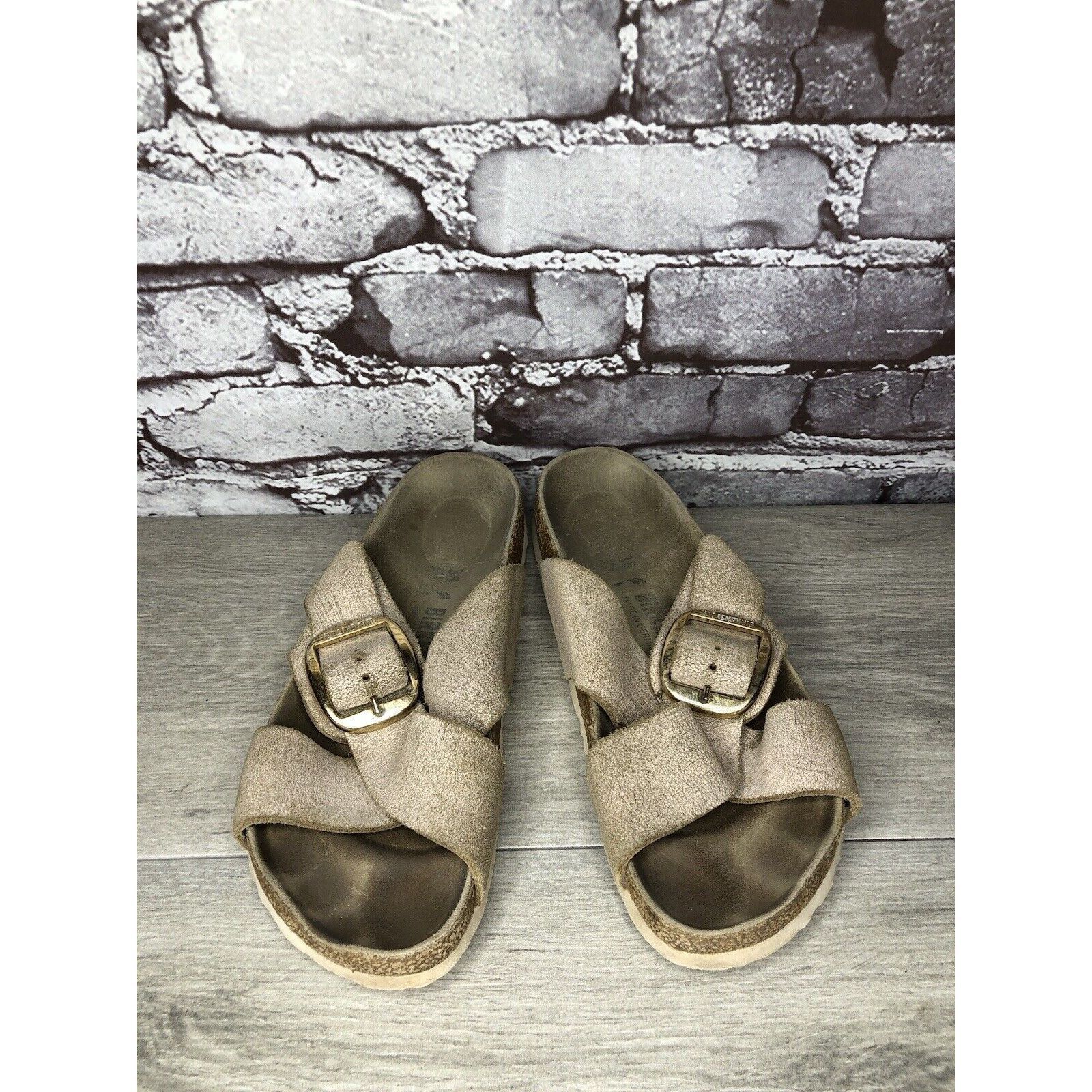 Birkenstock Birkenstock ARIZONA Beige Metallic Leather Strap Slides Sand Size US 7.5 / IT 37.5 - 17 Thumbnail