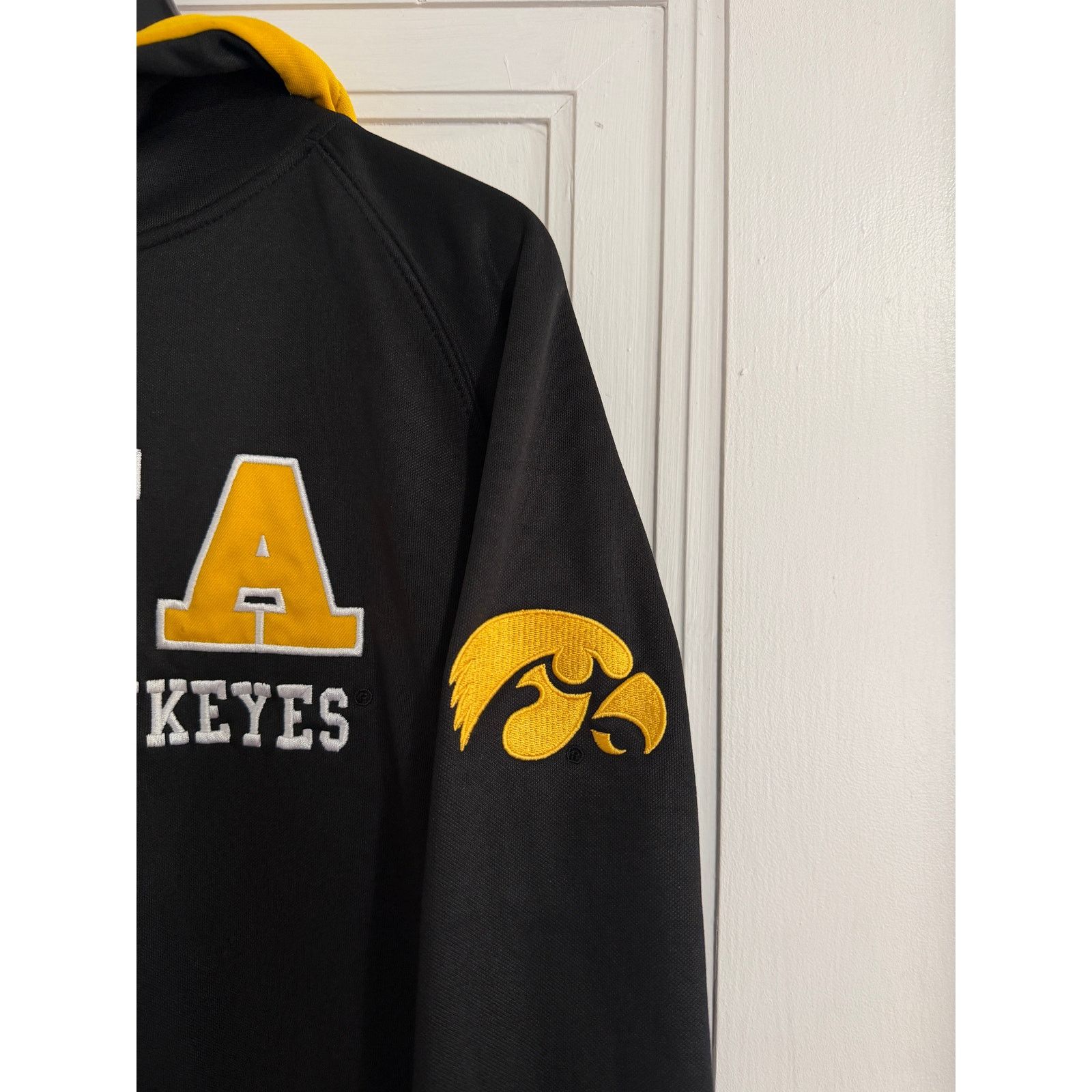 Colosseum Athletics Iowa Hawkeyes Stitched Hoodie Sweatshirt Size XL Size US XL / EU 56 / 4 - 3 Thumbnail