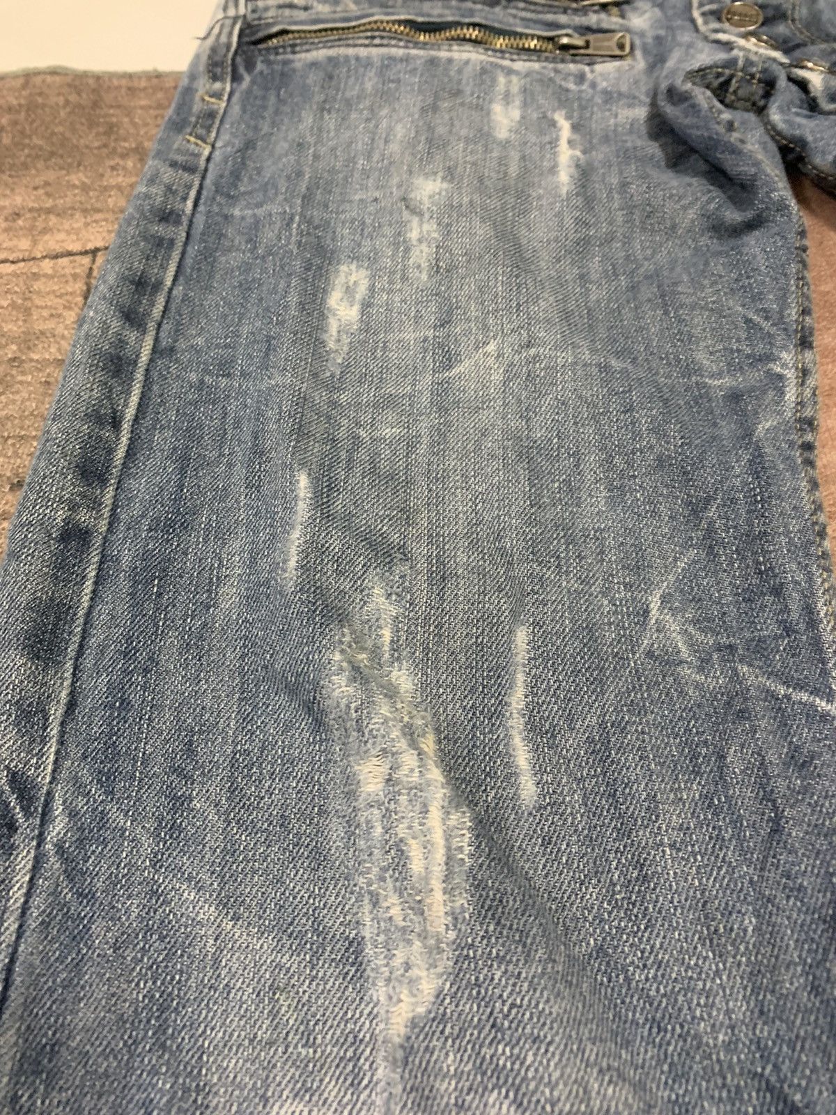 Japanese Brand DISTRESSED PUNK SLIM JEANS LOT OF BUTTON BY TAKESHY KUROSAWA Size US 31 - 22 Thumbnail