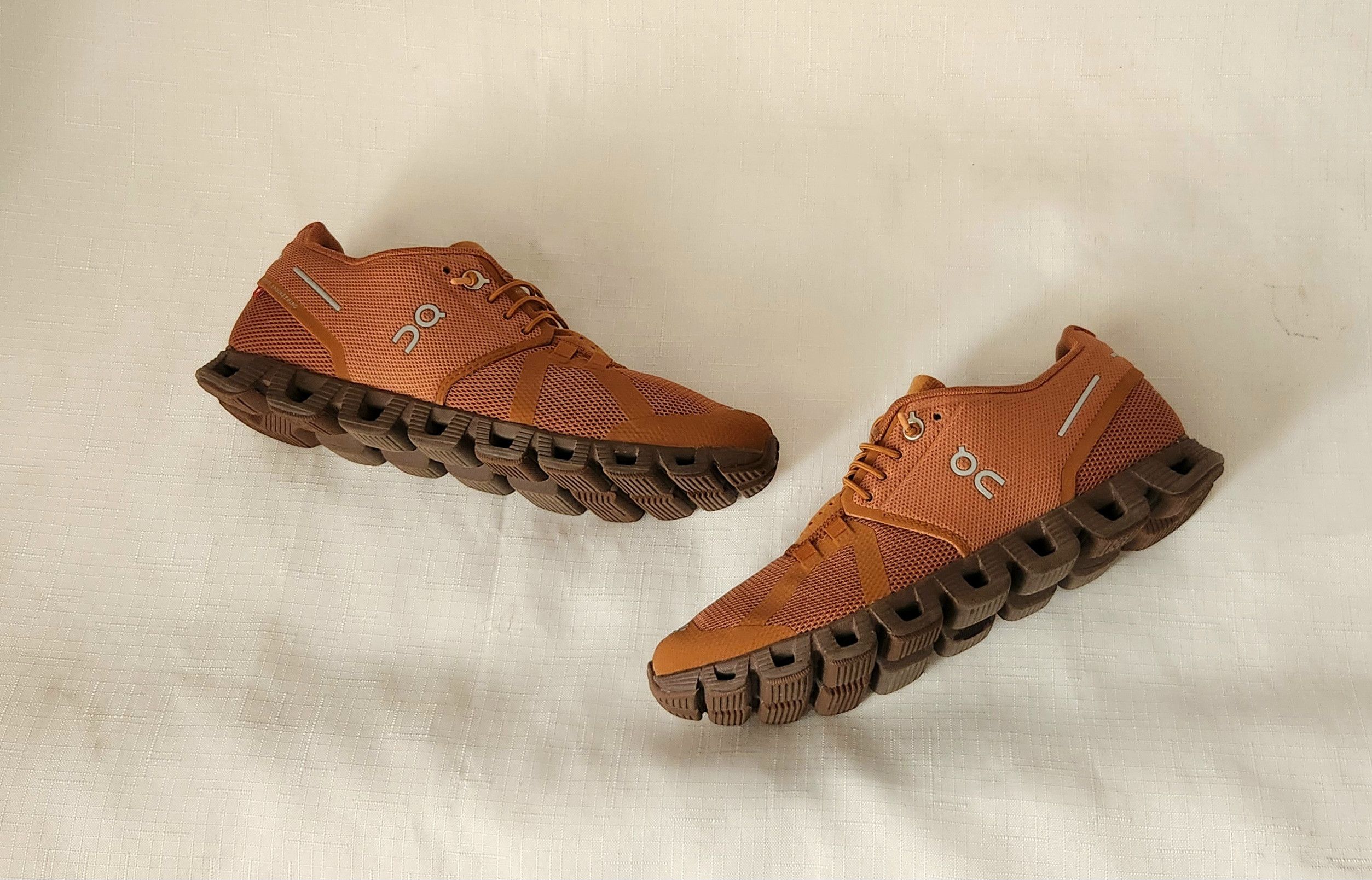On On Cloud Swiss Running shoes Monochrome Sneakers Brown SZ 7 Size US 7 / IT 37 - 2 Thumbnail