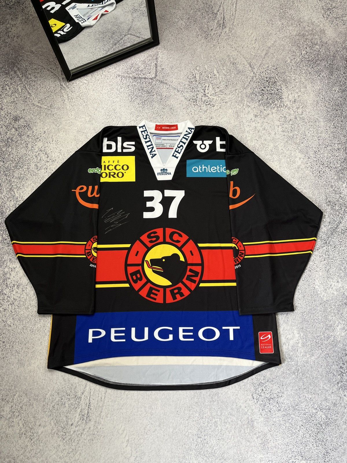 NHL Rare SC Bern Ice Hockey Jersey NHL CCM Schmutz #37 Signed Size US XXL / EU 58 / 5 - 1 Thumbnail