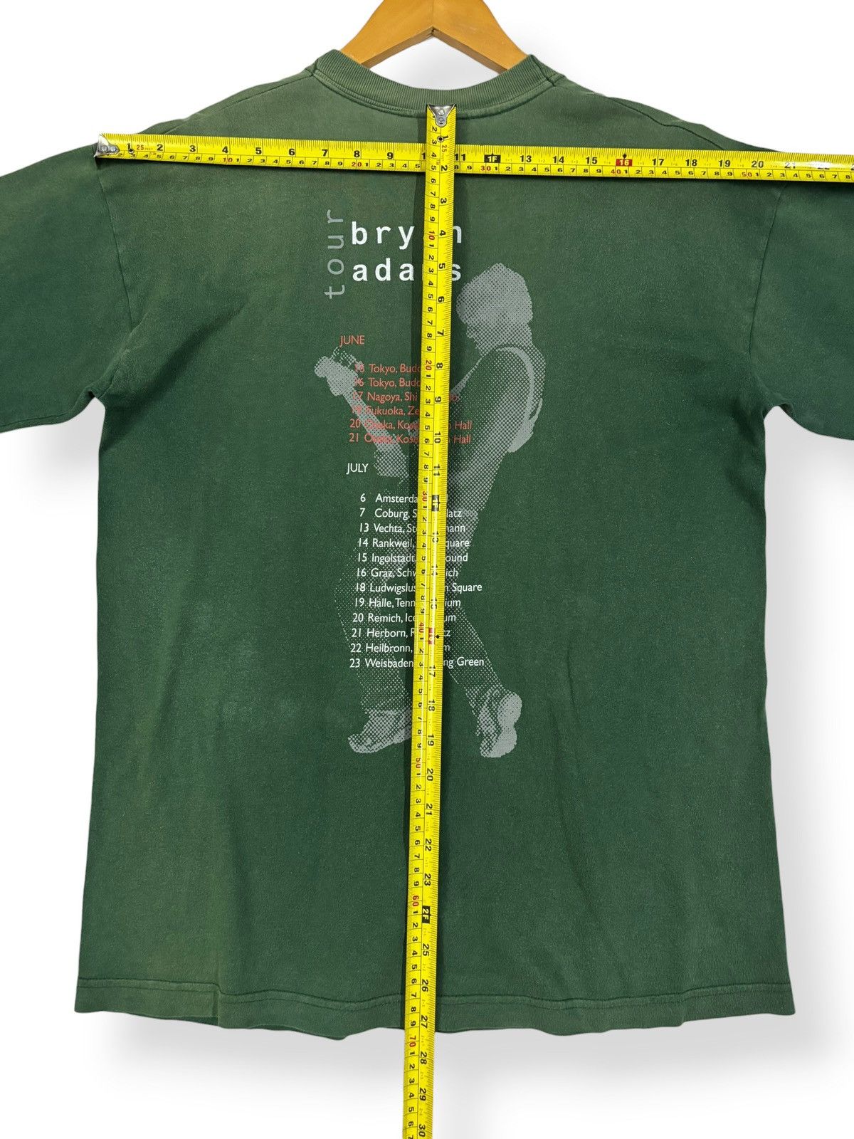 Fruit Of The Loom Vintage 1999 Screen Stars Bryan Adams Tour Faded T-shirt Size US M / EU 48-50 / 2 - 14 Thumbnail