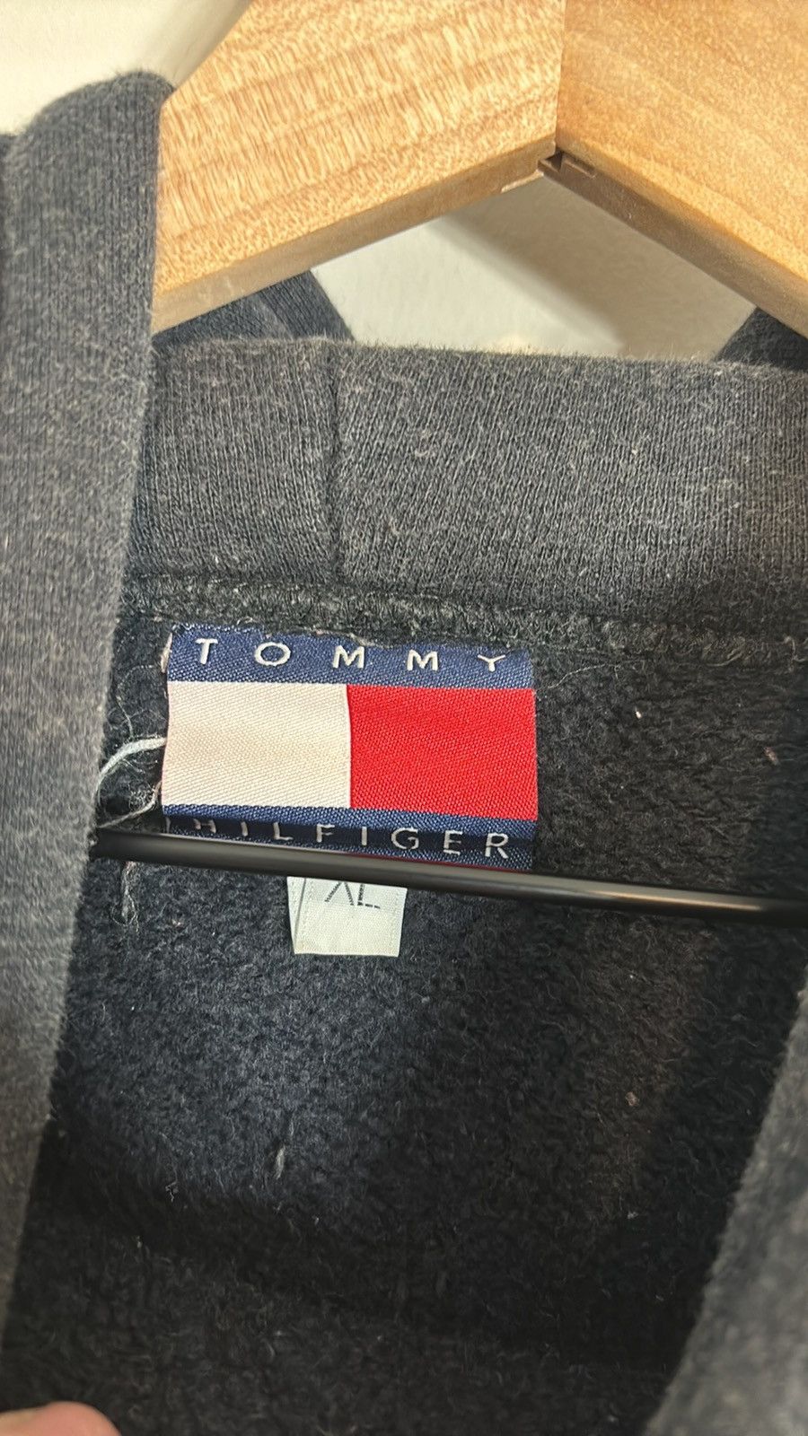 Tommy Hilfiger × Vintage Vintage Tommy Hilfiger Hoodie Size US L / EU 52-54 / 3 - 3 Thumbnail