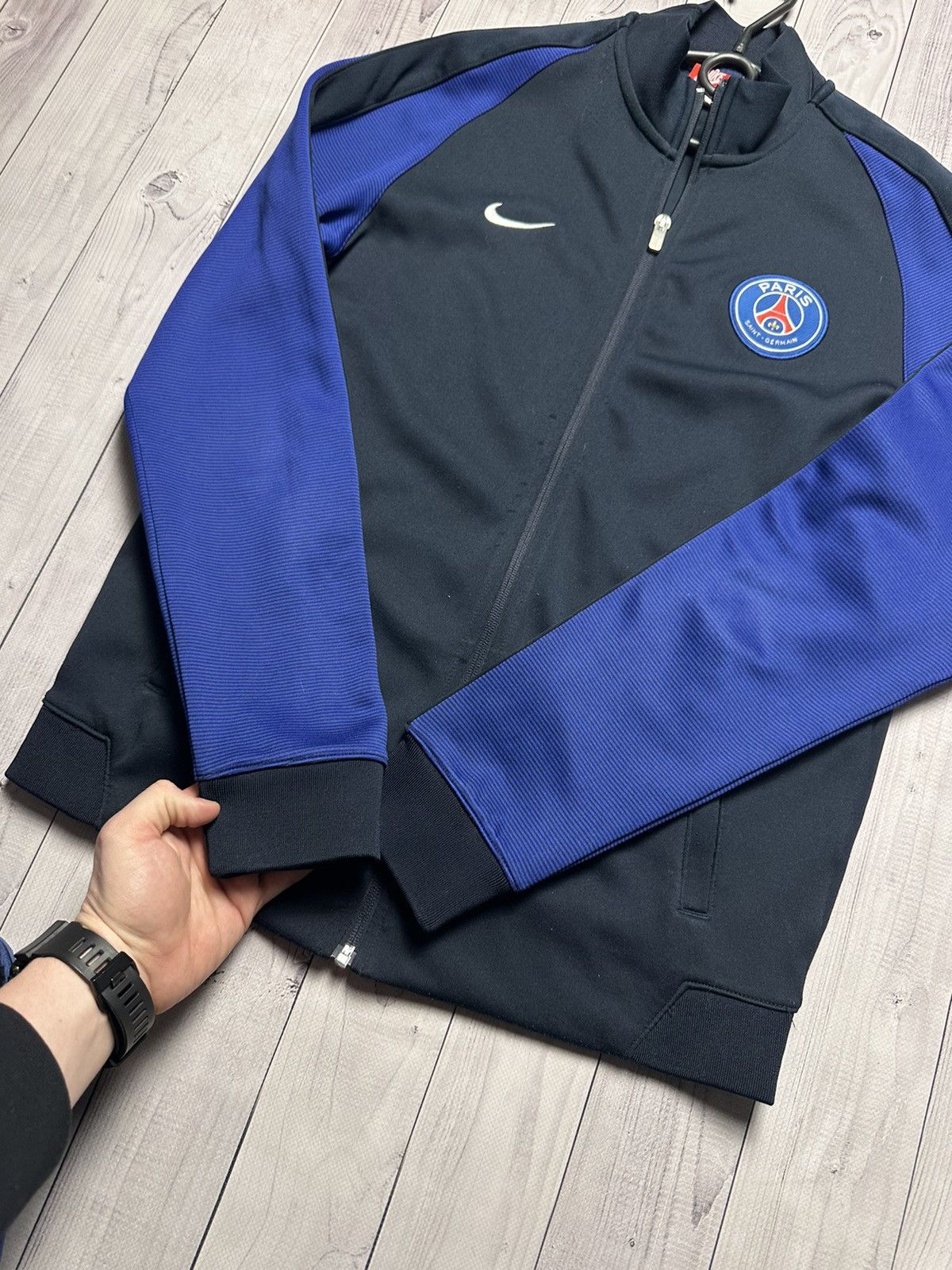Vintage Vintage Nike Paris PSG soccer jacket size M logo Size US M / EU 48-50 / 2 - 10 Thumbnail
