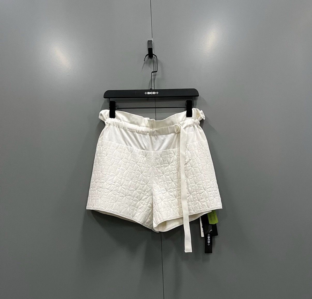 Louis Vuitton Louis Vuitton LV Monogram Embossed Shorts J41 Size 26" / US 2 / IT 38 - 1 Thumbnail