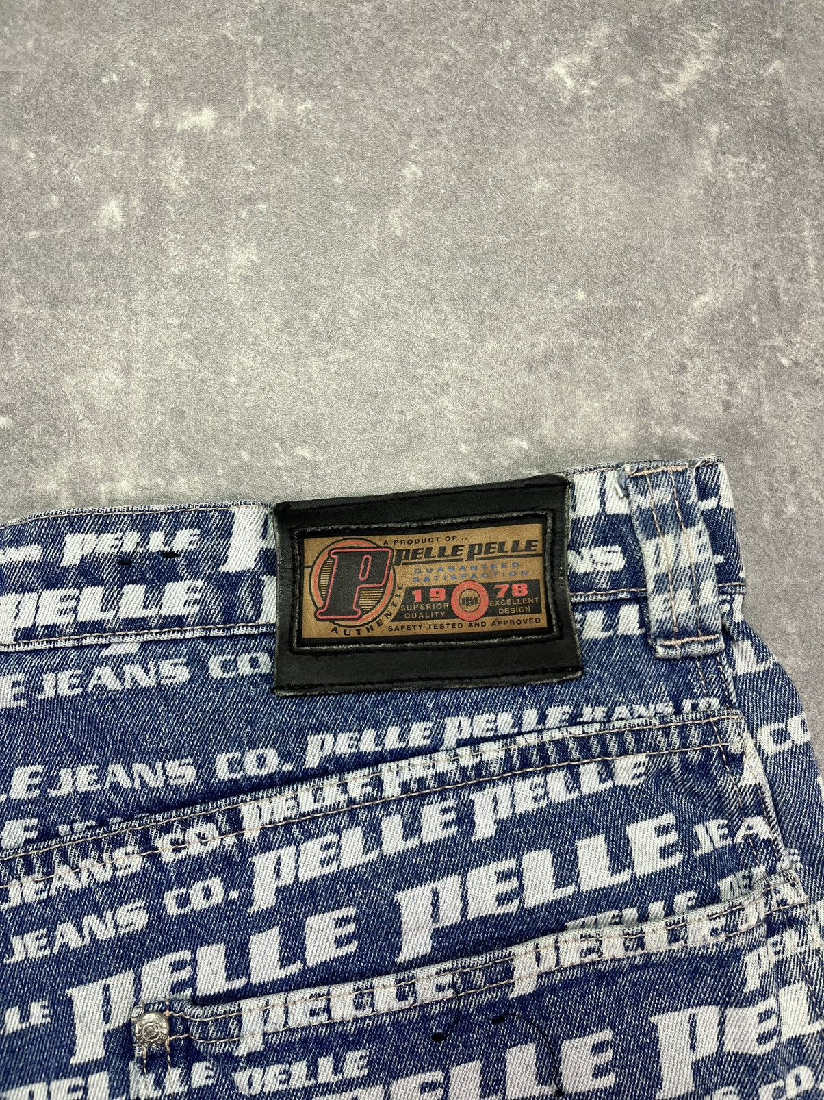 Pelle Pelle Pelle Pelle Marc Buchanan Vintage Multilogo Mega Baggy Jorts Size US 44 / EU 60 - 13 Thumbnail