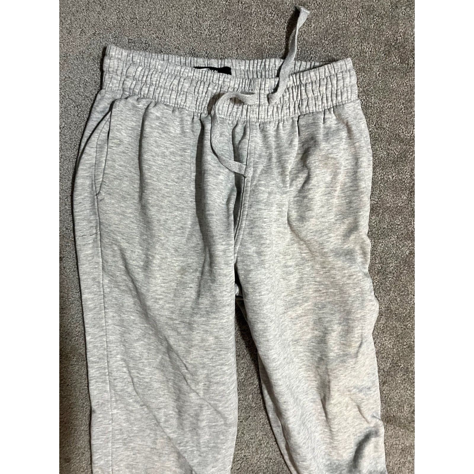 H&M H&M Joggers Sweatpants Regular Fit Solid Gray XS Mens Pants Slim Regular Fit Color: Gray Style: Sweatpants Size US 27 - 2 Thumbnail