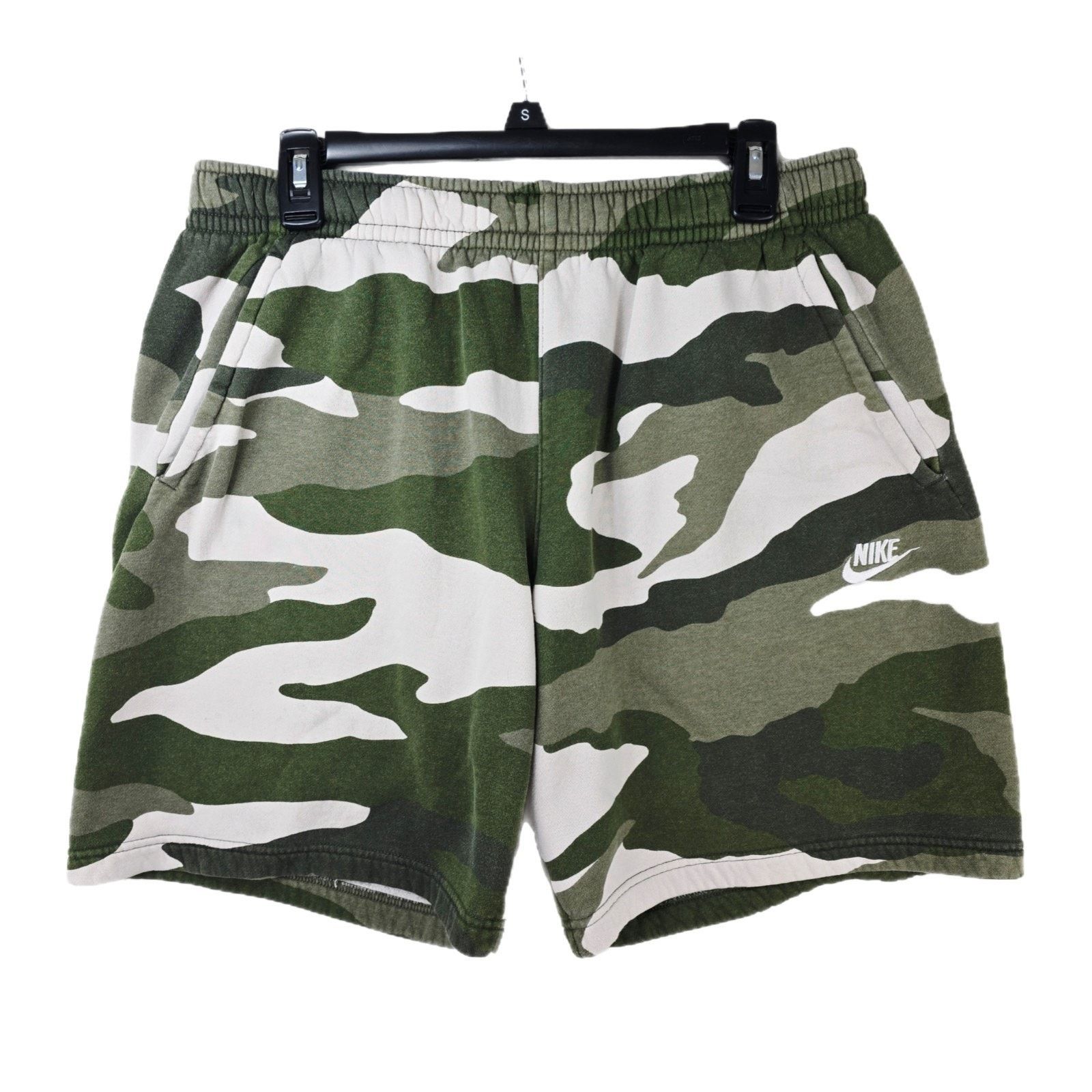 Nike Nike Sportswear Club Fleece Shorts Mens Medium Green Camo Size US 34 / EU 50 - 1 Thumbnail