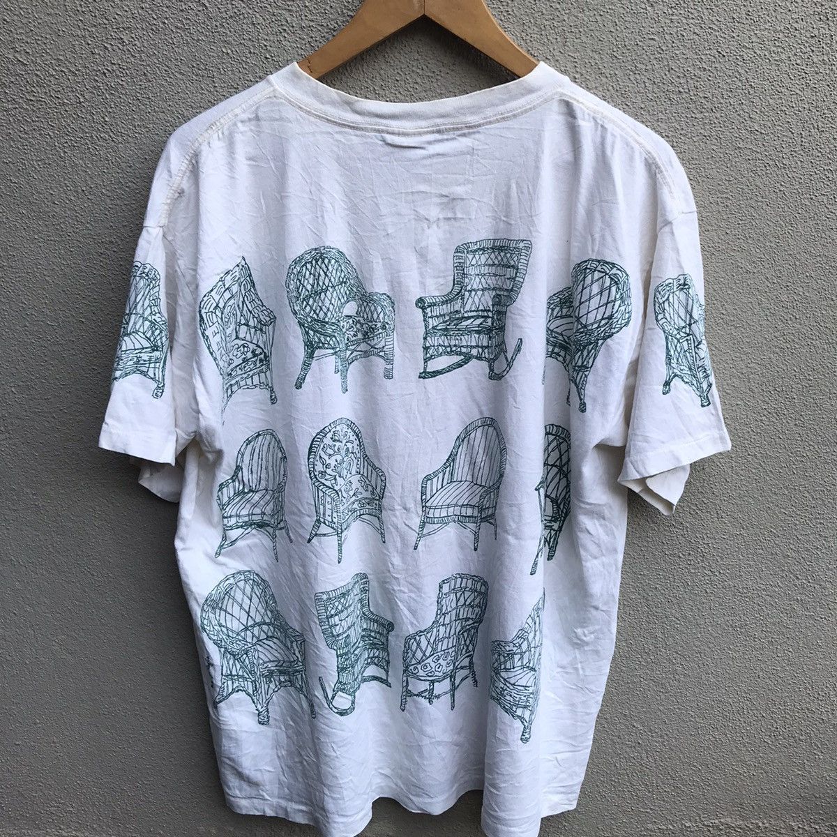 Vintage Vintage 90s RATTAN CHAIR art eames tee all over print Size US L / EU 52-54 / 3 - 3 Thumbnail