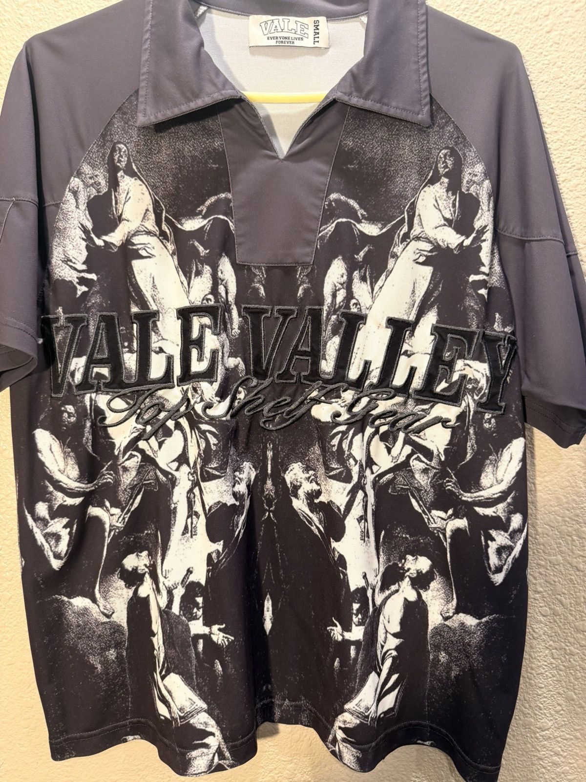 Vale VALE “Everyone Lives Forever” All-Over Angel Graphic Size US S / EU 44-46 / 1 - 4 Thumbnail