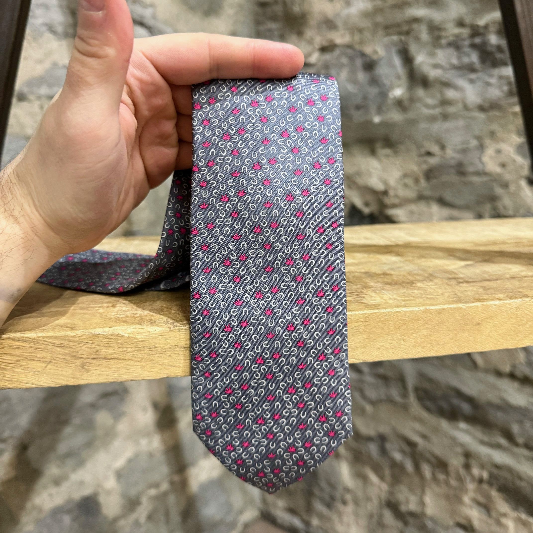 Hermes Hermès Small Horseshoe Prints Grey Silk Tie Size ONE SIZE - 2 Thumbnail