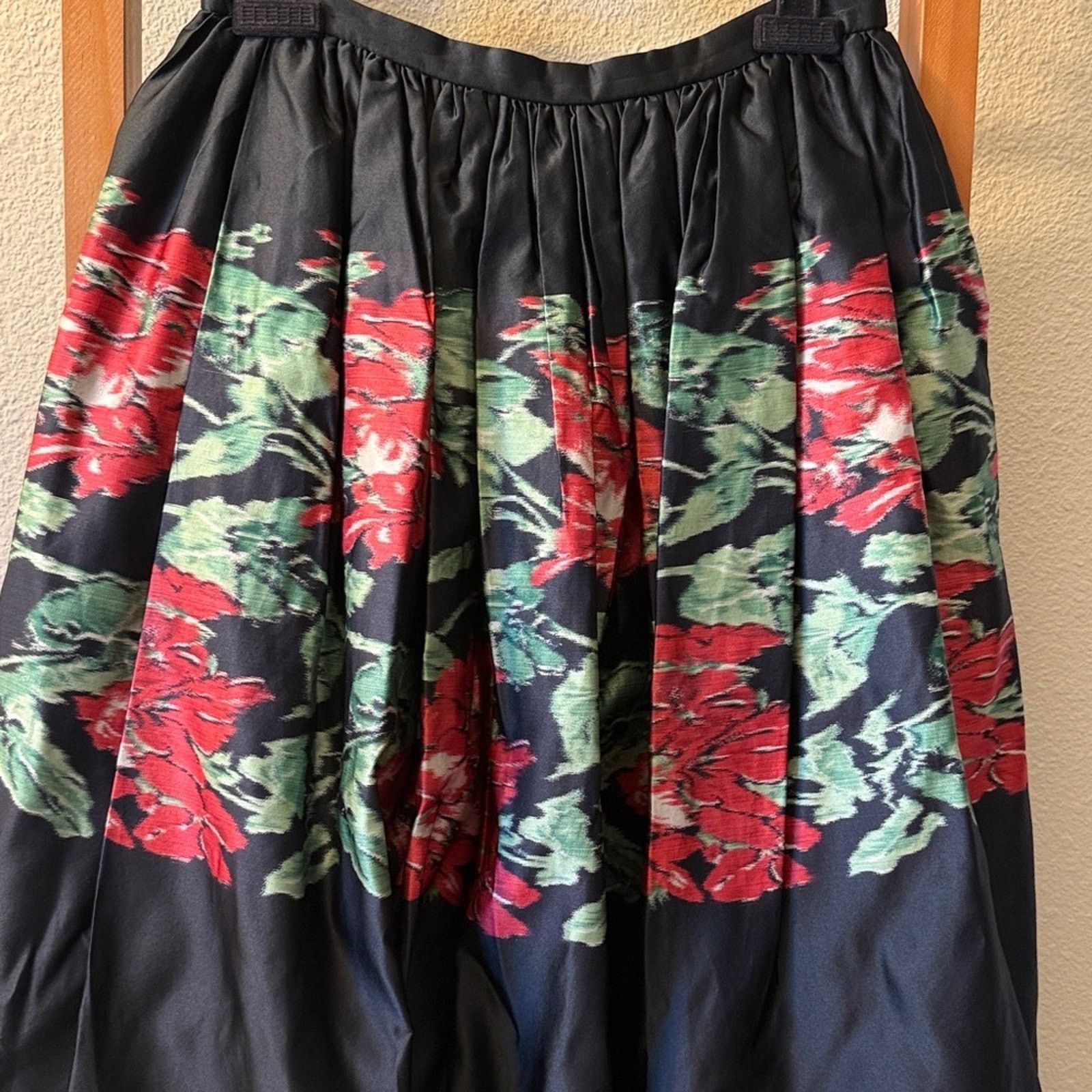 Other Vntg Adolfo silk Floral Black and Red Women's full Skirt Size 28" / US 6 / IT 42 - 2 Thumbnail