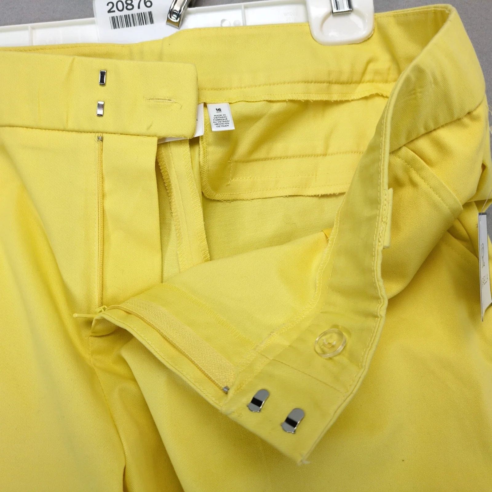 Other NWT Rafaella Yellow Shorts Women's 16 Scalloped Hem 37x10" Size 38" / US 16 / IT 52 - 9 Thumbnail