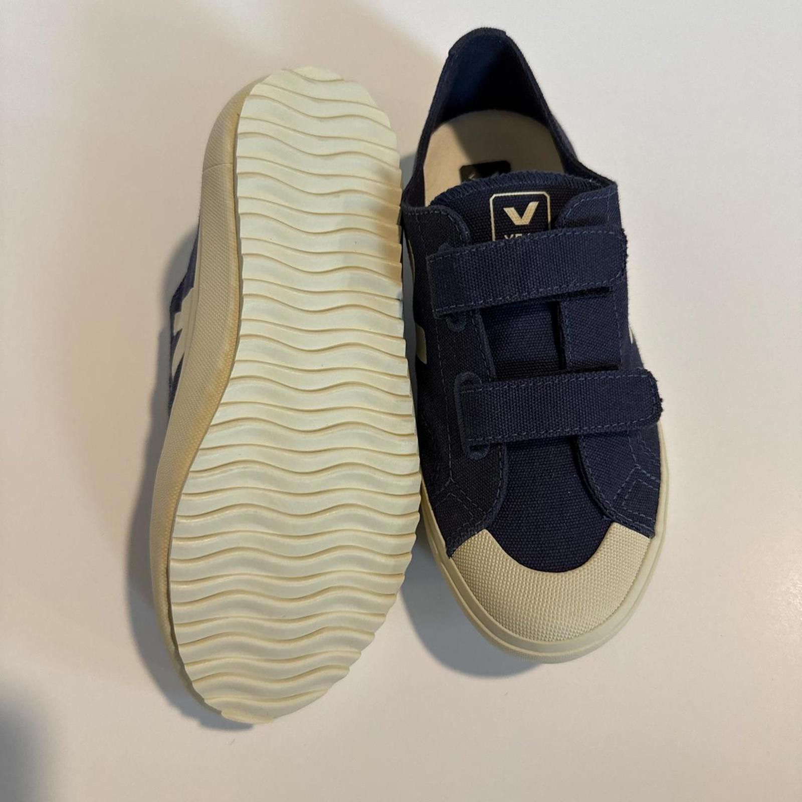 Veja Veja Kid's Navy and Blue Trainer Size US 5 / EU 37 - 4 Thumbnail