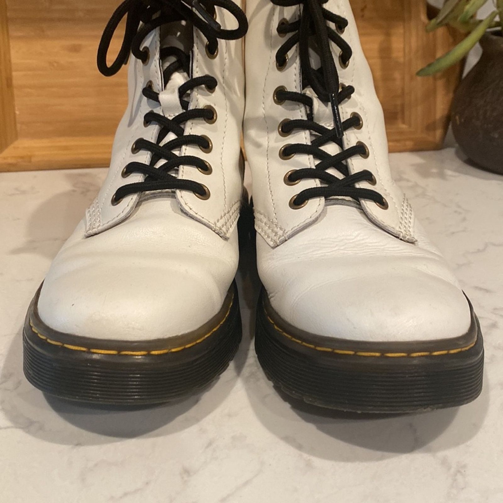 Dr. Martens Dr. Martin white SOFTY T LEATHER LACE UP BOOTS grunge sz 7 Size US 7 / IT 37 - 2 Thumbnail