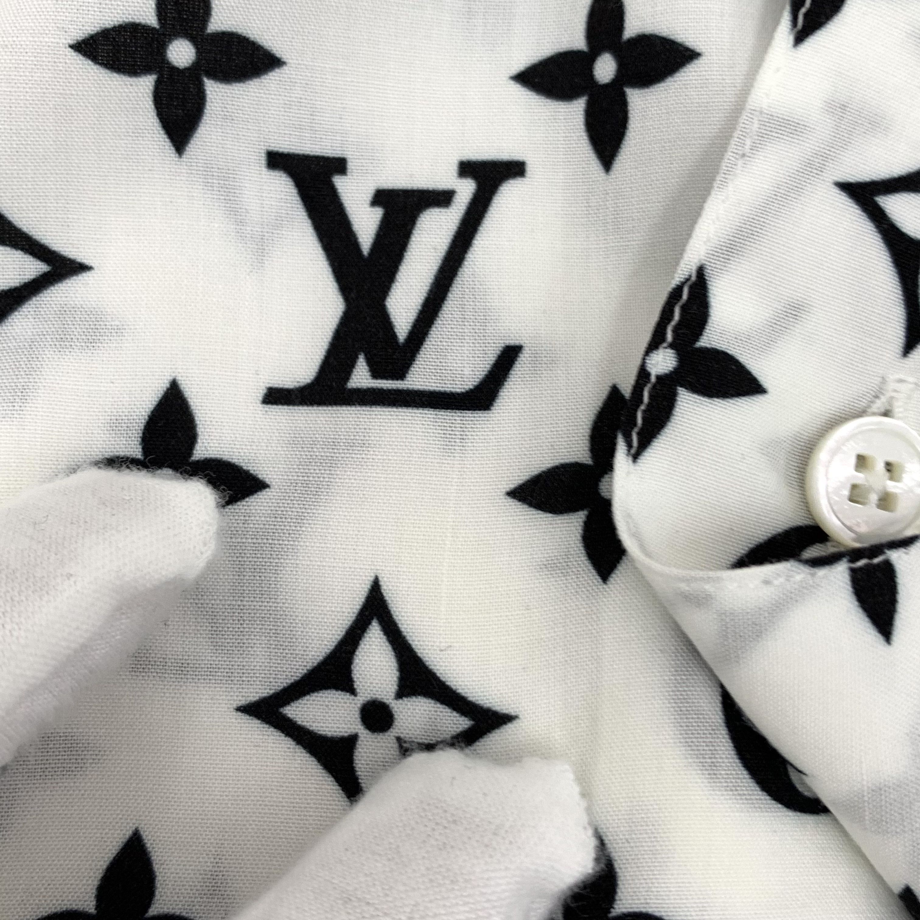 Louis Vuitton LV Gradient Monogram Shirt White (L) Size US S / EU 44-46 / 1 - 10 Thumbnail