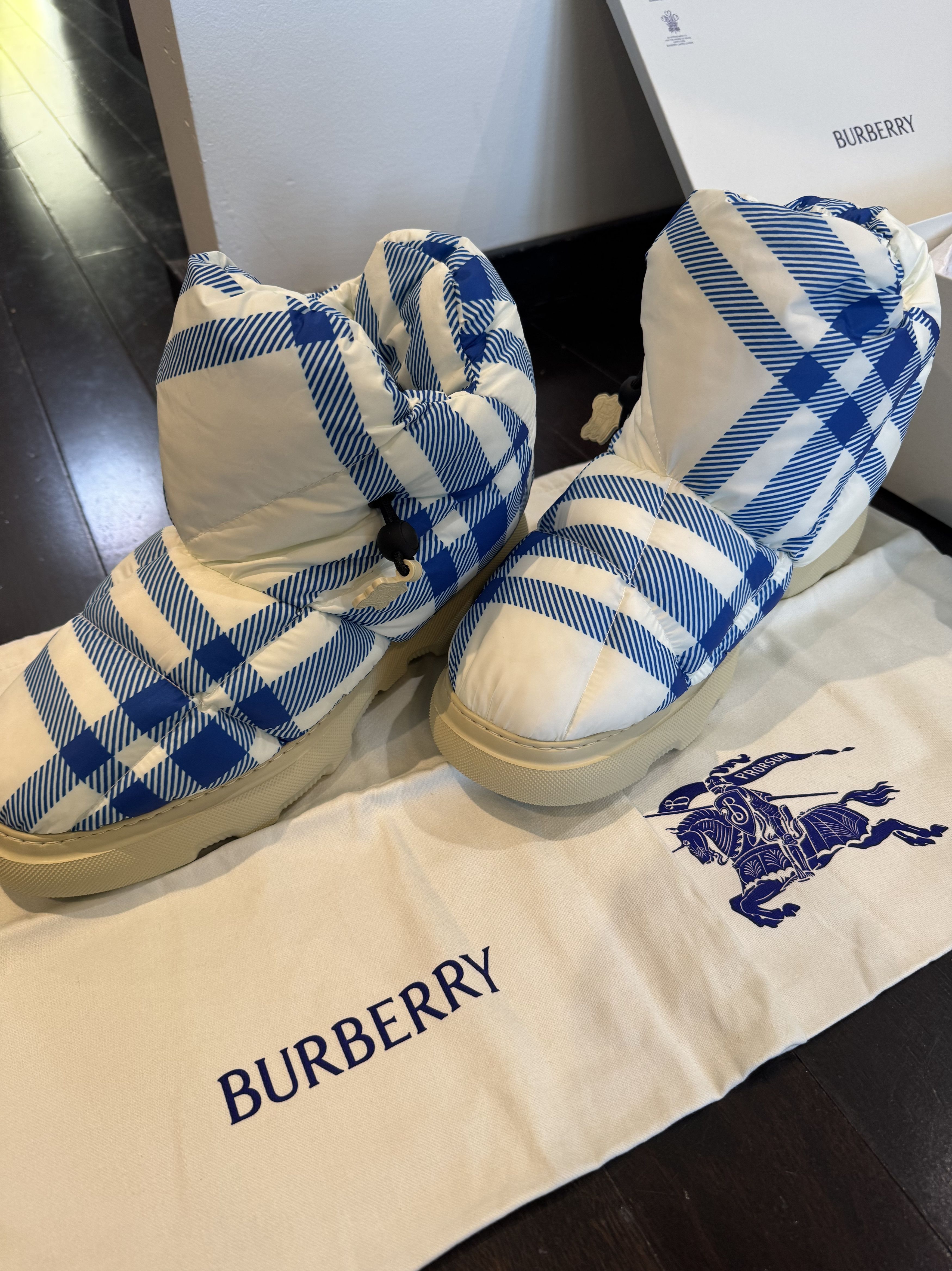 Burberry Burberry Pillow Boot Size 11 US 44 EU Size US 11 / EU 44 - 2 Thumbnail
