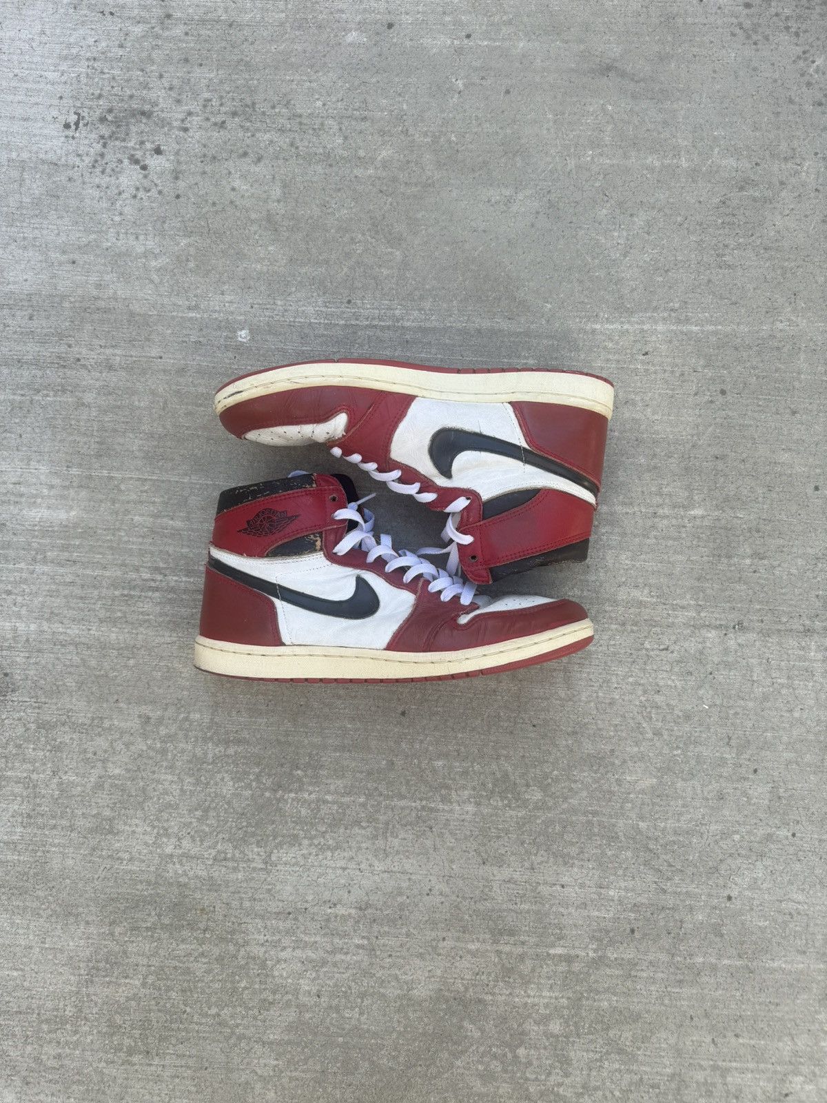 Nike × Vintage OG 1985 Air Jordan 1 Chicago Size US 10.5 / EU 43-44 - 1 Thumbnail