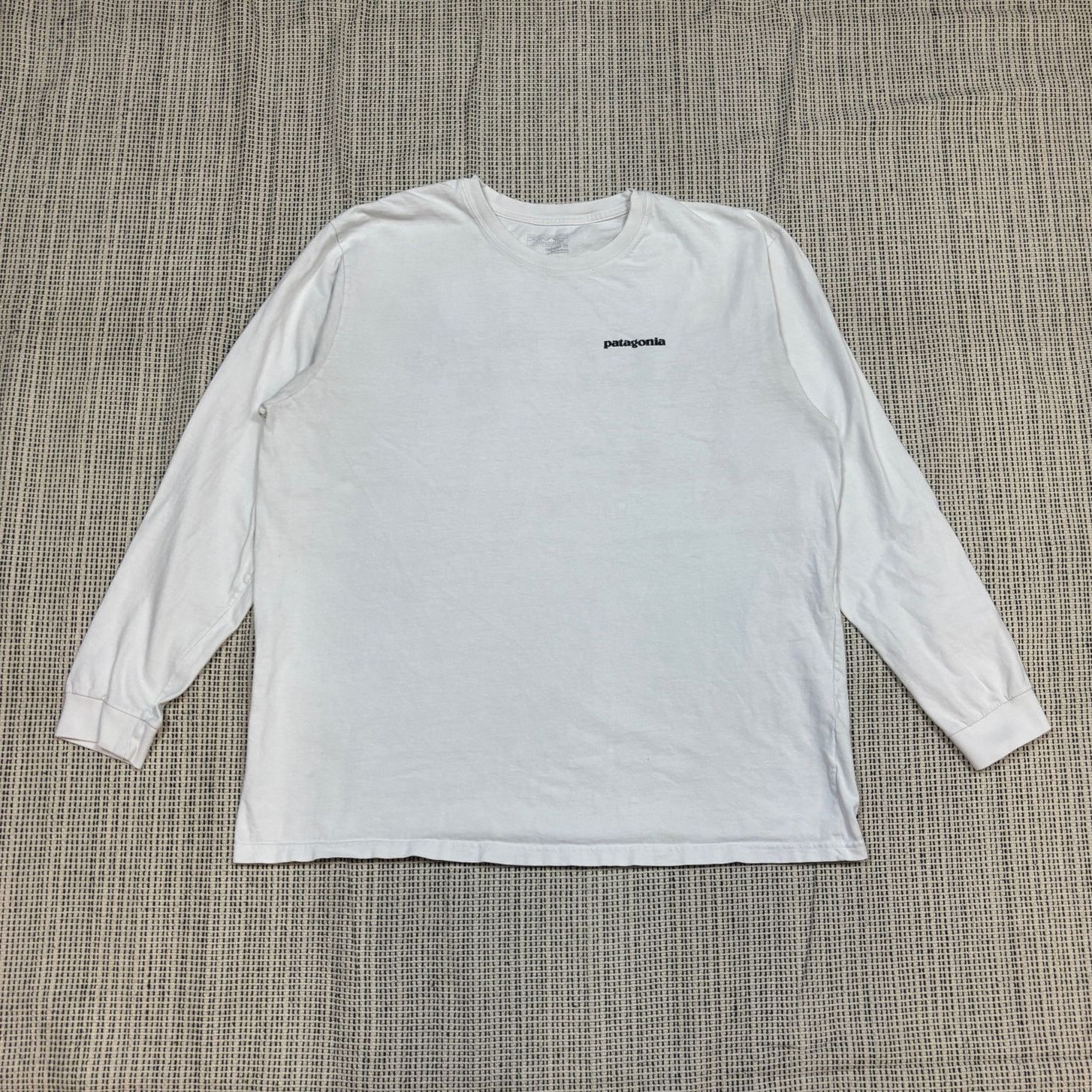Patagonia Patagonia P-6 Logo Long Sleeve Regular Fit T Shirt Men's L Size US L / EU 52-54 / 3 - 2 Thumbnail