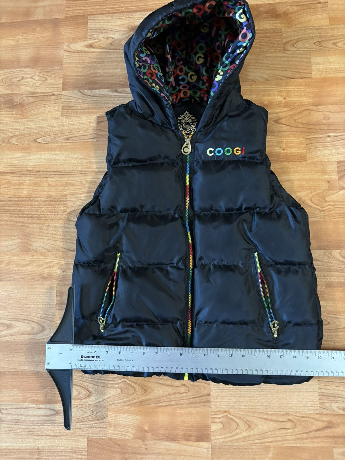 Coogi Vintage Coogi Sz l puffer vest with rainbow logo and hood Size US L / EU 52-54 / 3 - 2 Thumbnail