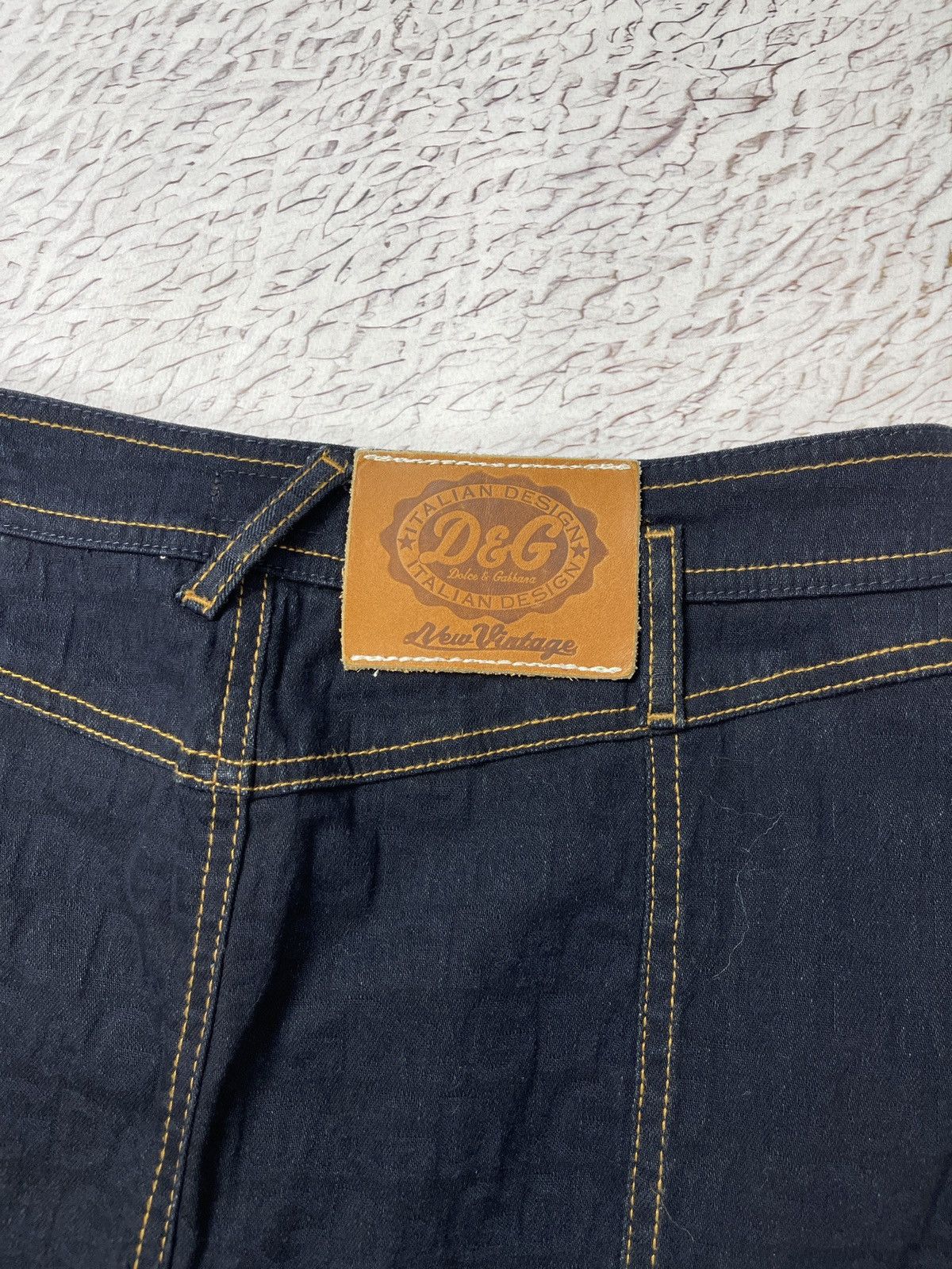 Dolce & Gabbana Dolce & Gabbana new vintage monogram midi denim skirt Size 28" / US 6 / IT 42 - 12 Thumbnail