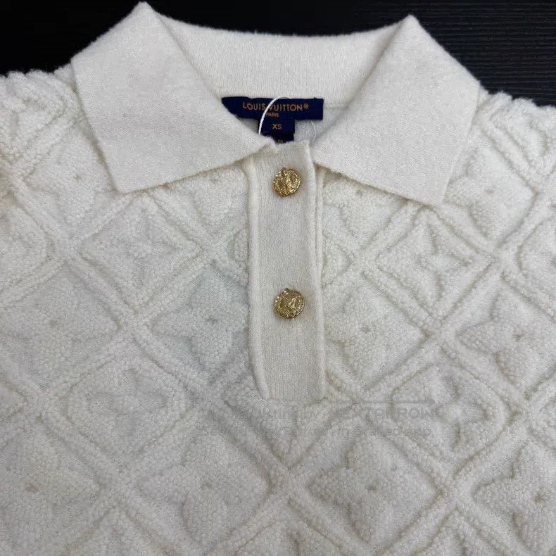 Louis Vuitton Louis Vuitton Cream Embossed Full Print Wool Short Sleeve Size US XS / EU 42 / 0 - 3 Thumbnail