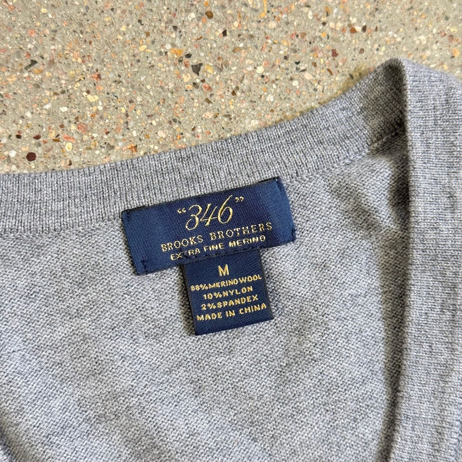 Brooks Brothers Brooks Bros 346 V-Neck Sweater Men’s M Merino Wool Pullover Size US M / EU 48-50 / 2 - 2 Thumbnail