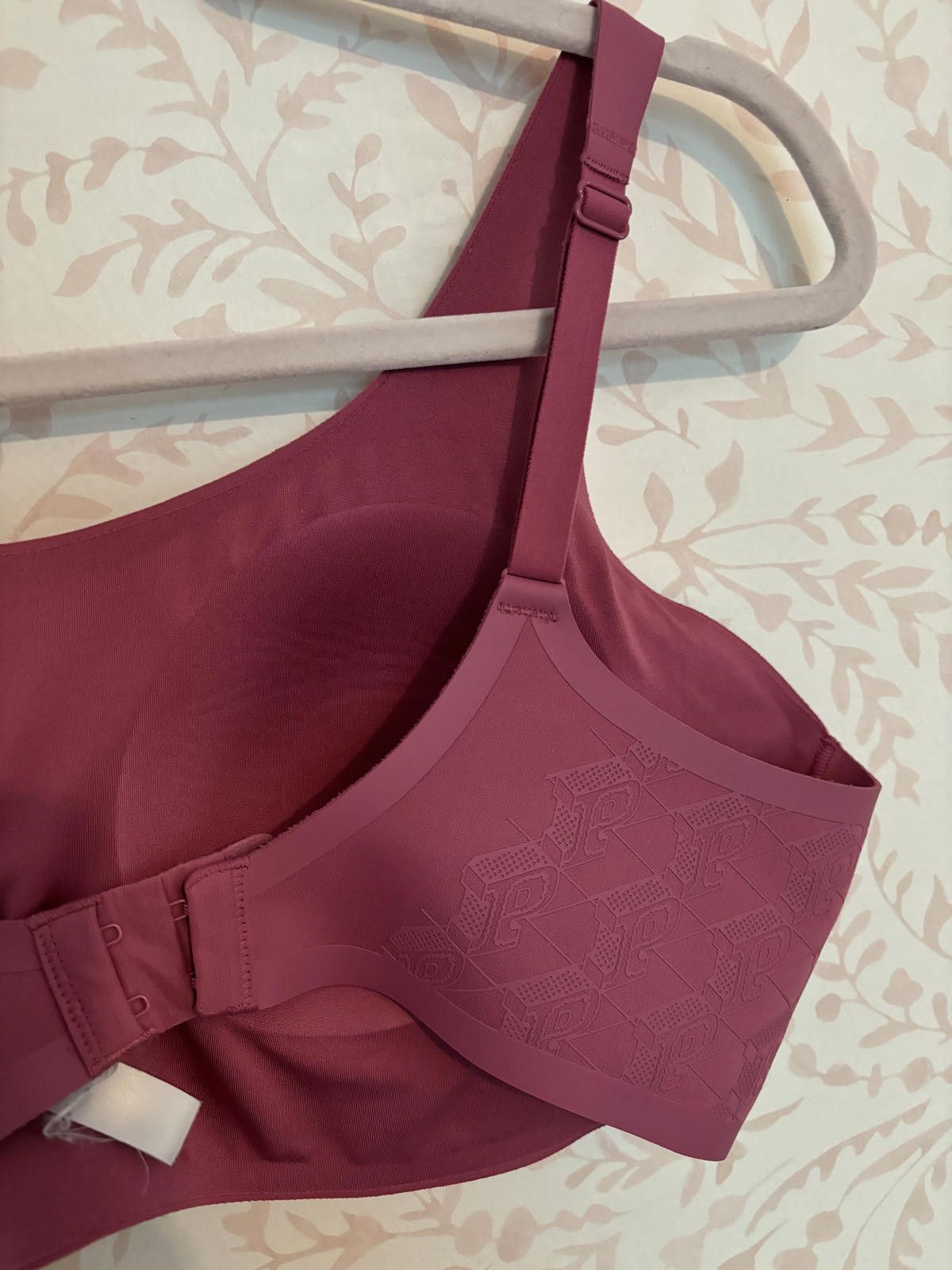 Designer NWOT VS Pink Comfortable XXL Wireless Bra in Rich Pink Size ONE SIZE - 7 Thumbnail