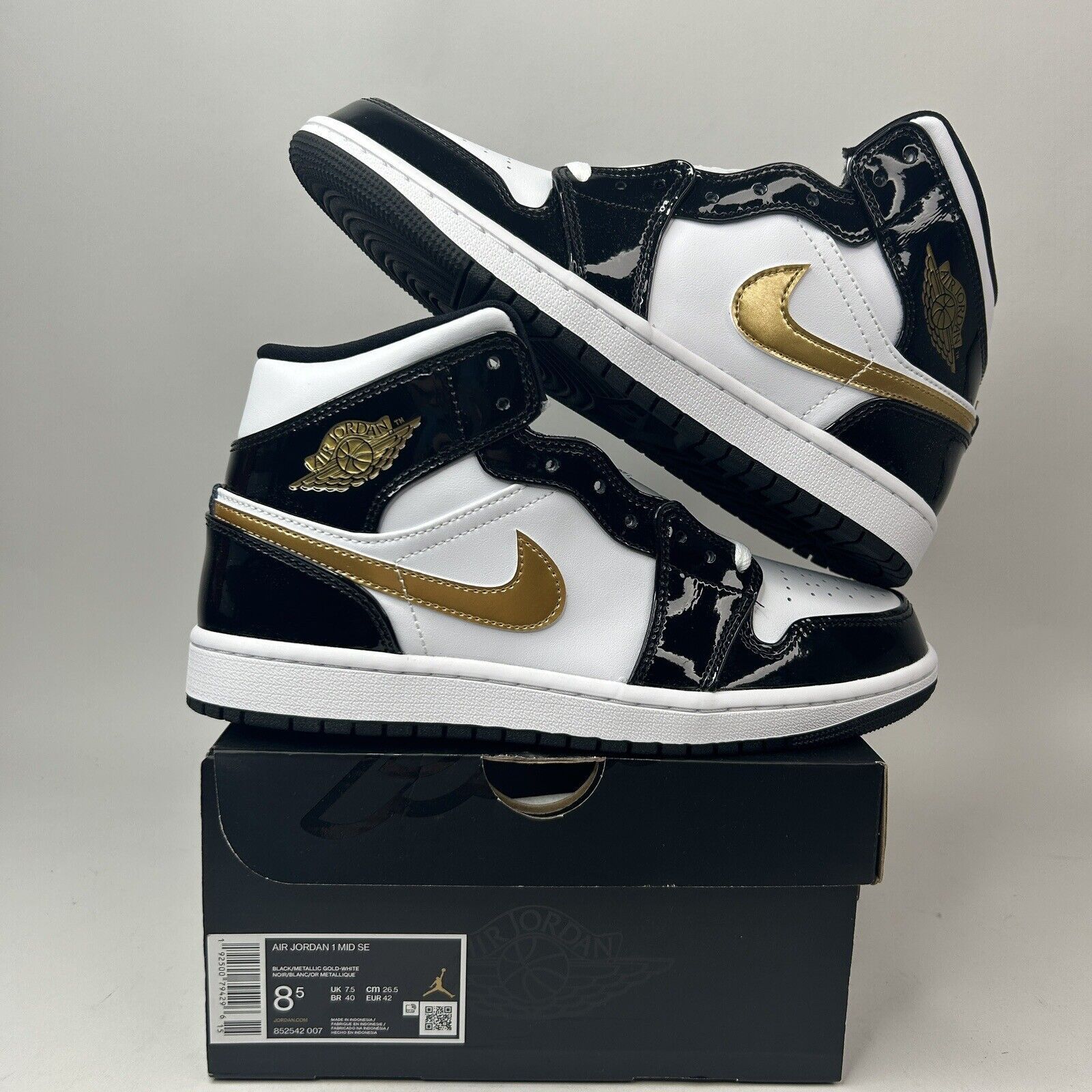 Jordan Brand Nike Air Jordan 1 Mid SE “Patent Black Metallic Gold” 2023 Size US 8.5 / EU 41-42 - 1 Thumbnail