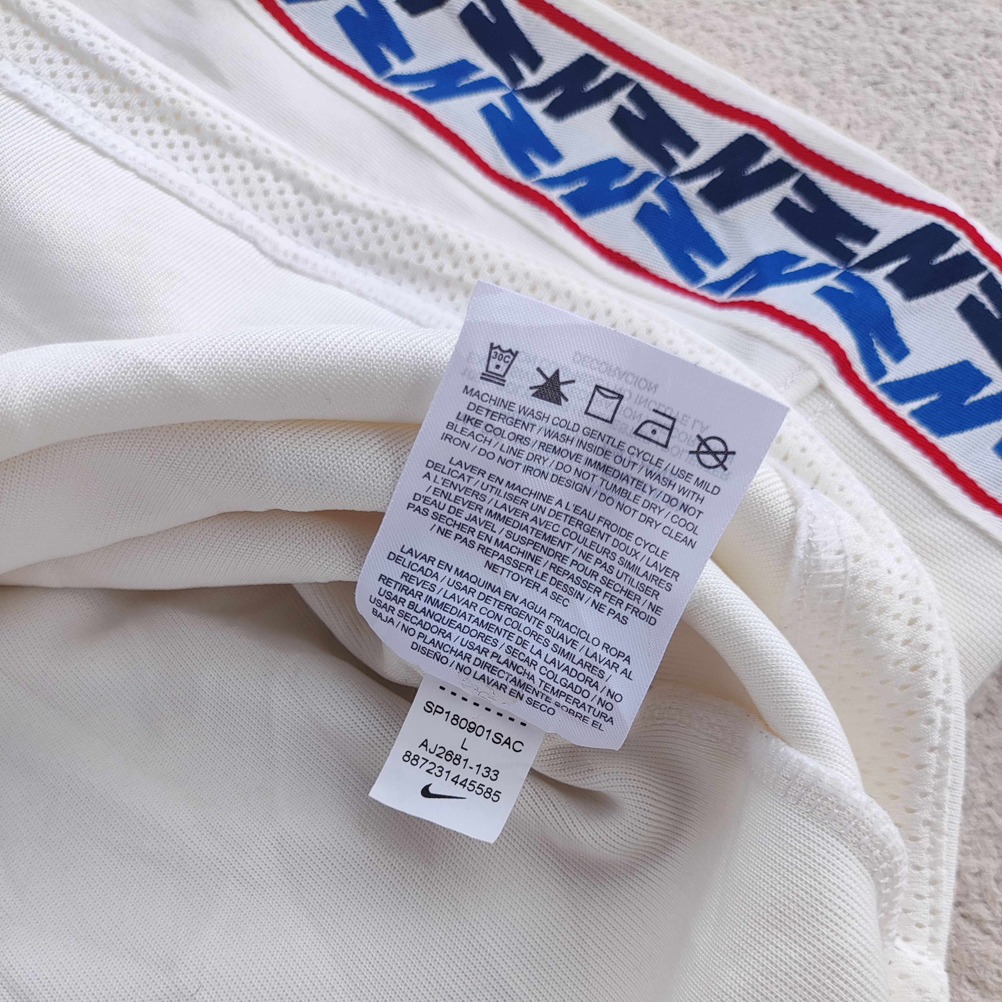 Nike Nike Taped Poly Track Jacket AJ2681-133 Size US L / EU 52-54 / 3 - 9 Thumbnail