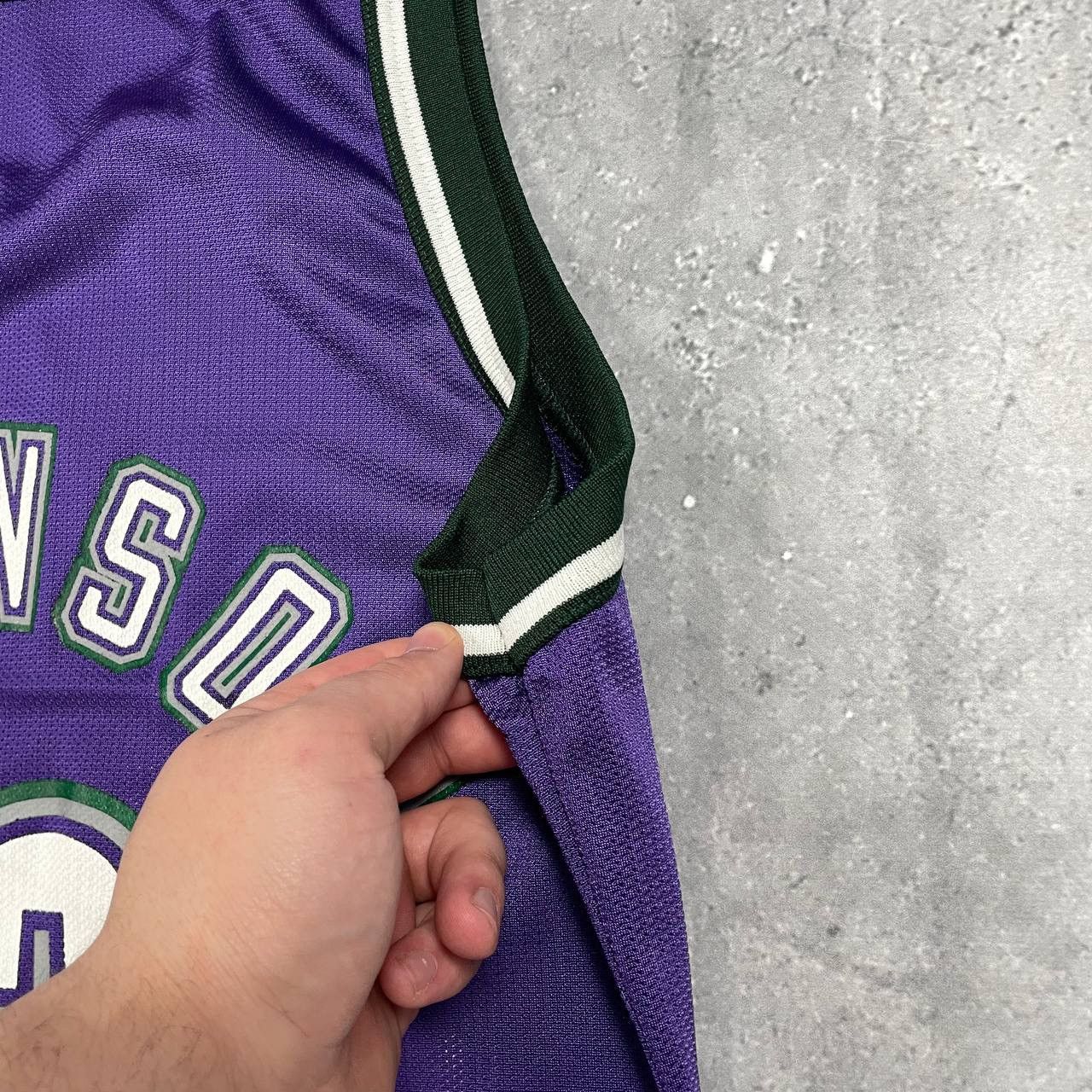 NBA Vintage 90s Milwaukee Bucks No 13 Glenn Robinson NBA Jersey Size US XXS / EU 40 - 18 Thumbnail