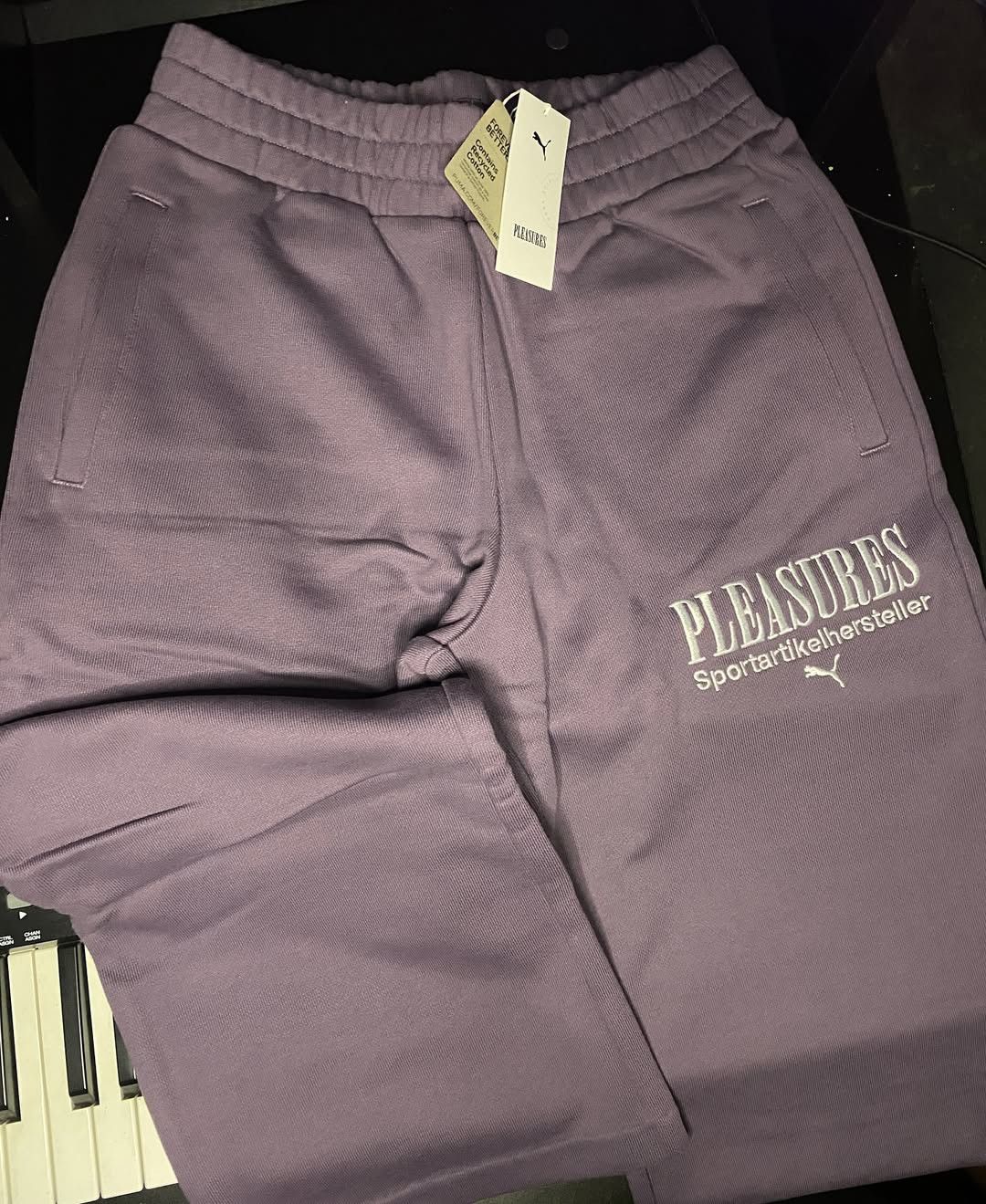 Pleasures × Puma Pleasures x Puma Sweatpants Size US 30 / EU 46 - 1 Thumbnail