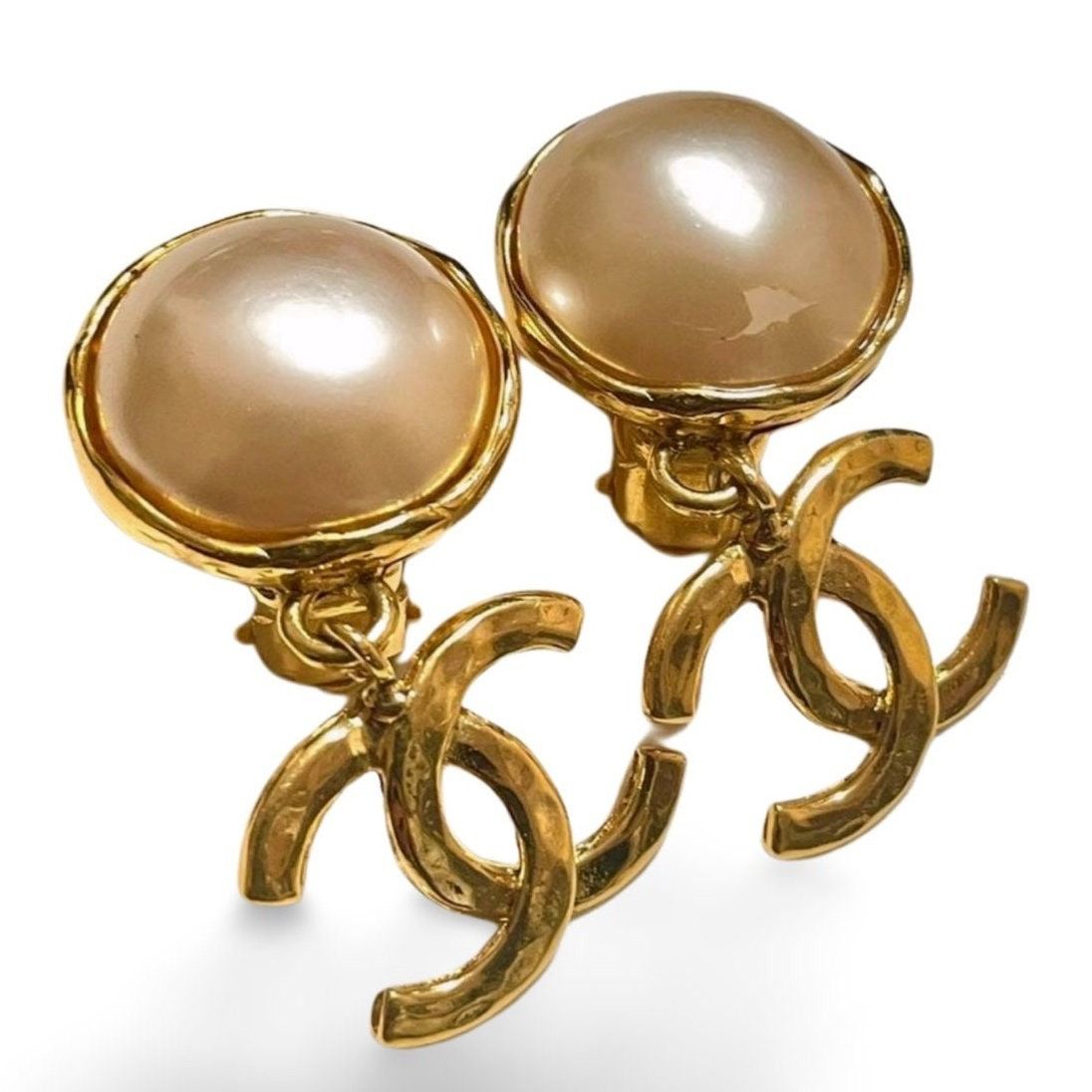 Chanel Vintage CHANEL white faux pearl and golden dangling earrings Size ONE SIZE - 1 Thumbnail