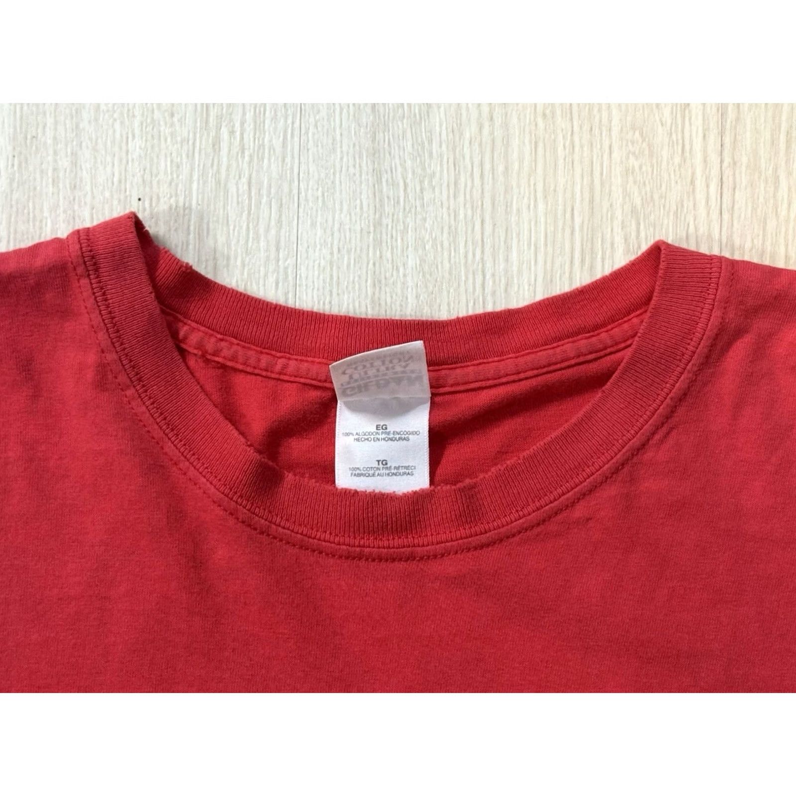 Gildan VINTAGE SAE Hookers & Hoodlums Fraternity Shirt XL Red Gildan Size US XL / EU 56 / 4 - 6 Thumbnail