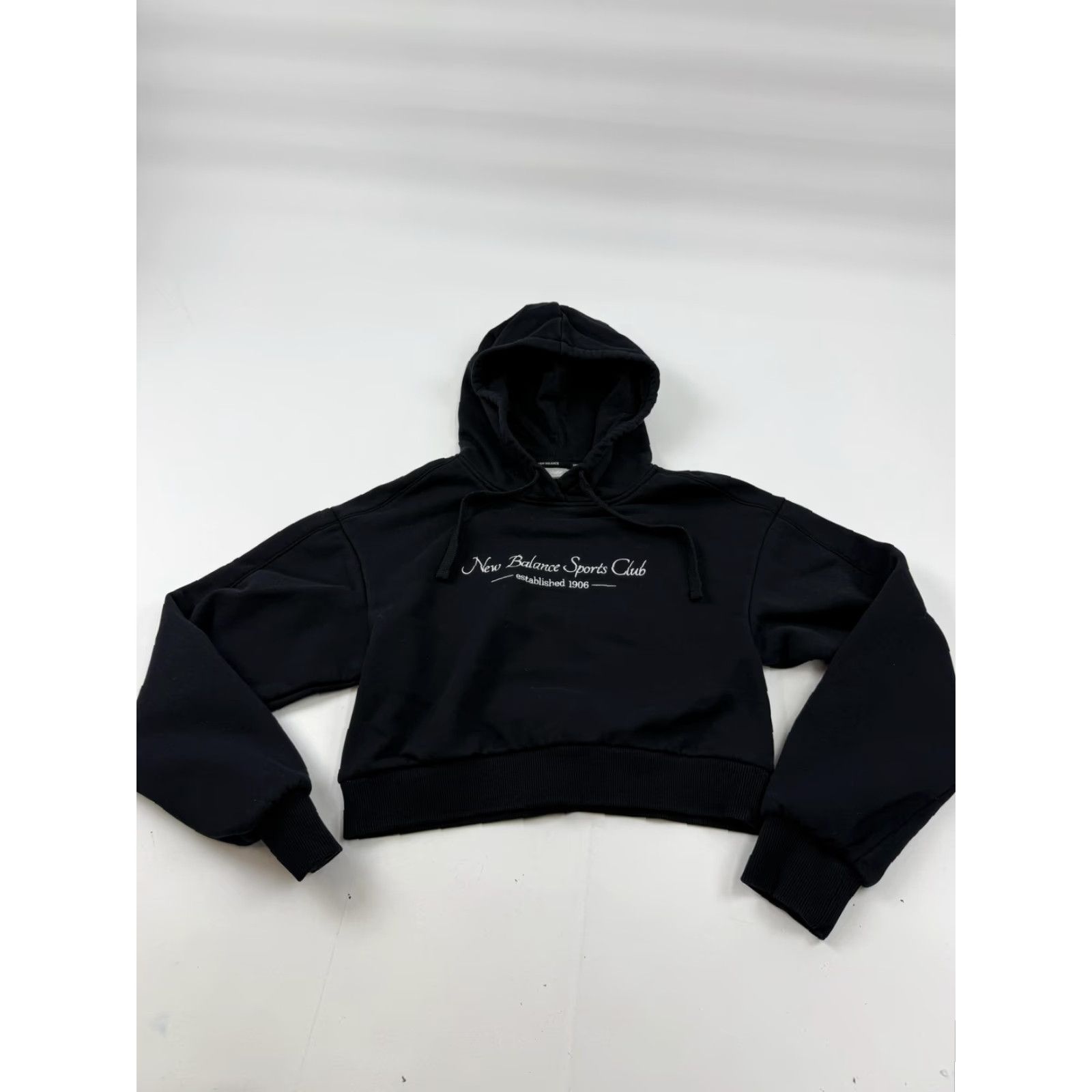 New Balance New Balance Hoodie Womens Small Black Cropped Embroidered Sports Club Fleece Size S / US 4 / IT 40 - 2 Thumbnail