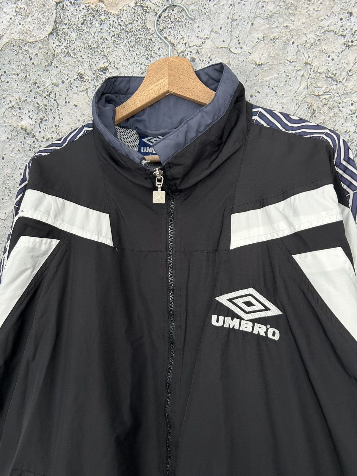 Umbro Vintage Umbro 90s Sport Light Jacket Rap Streetwear Football Size US XL / EU 56 / 4 - 3 Thumbnail